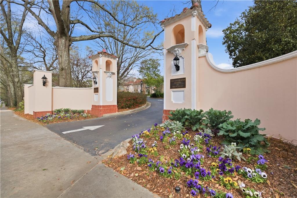 15 Lullwater Estate NE