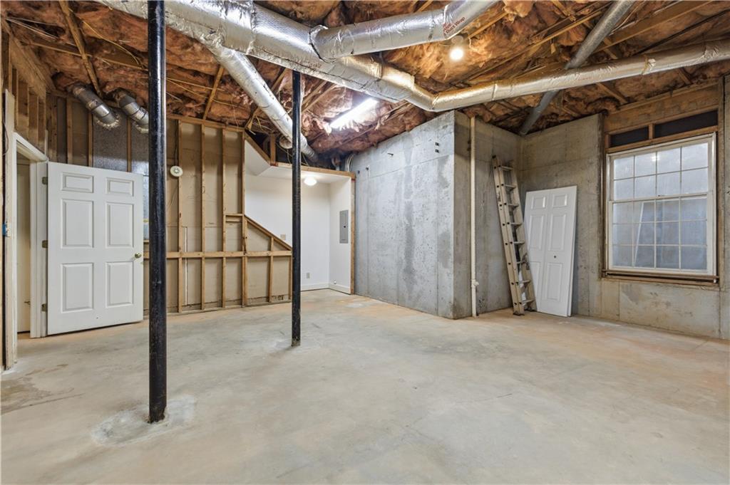 15 Lullwater Estate NE
