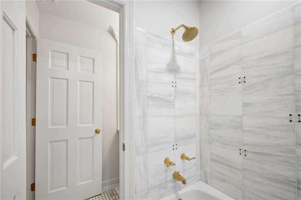 19 Lullwater Place NE Unit 19