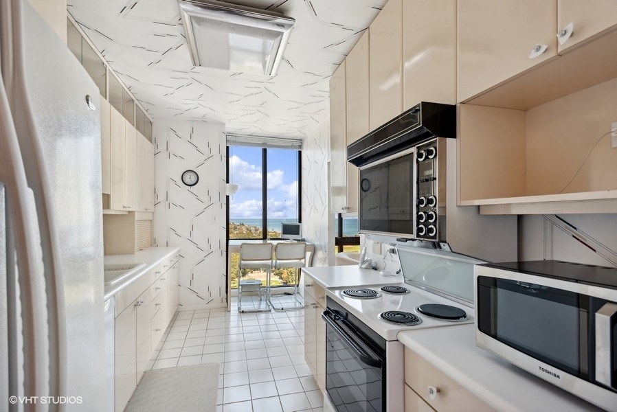 1530 N Dearborn Parkway Unit: 17N