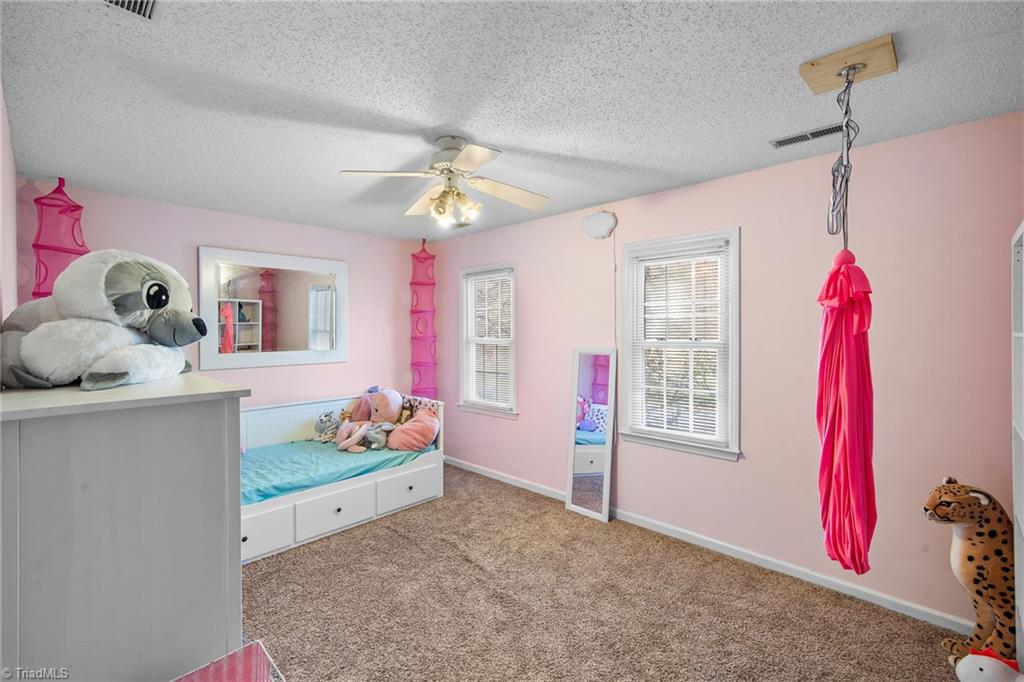 2076 Heidelbury Drive, Winston-Salem