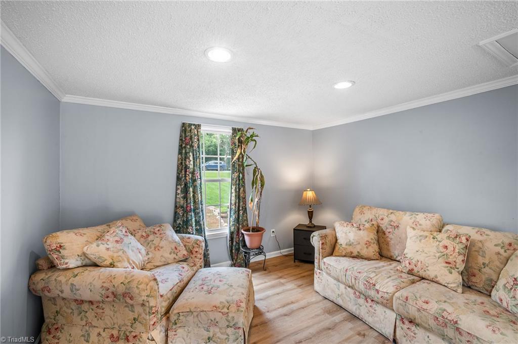 1493 Hartman Road