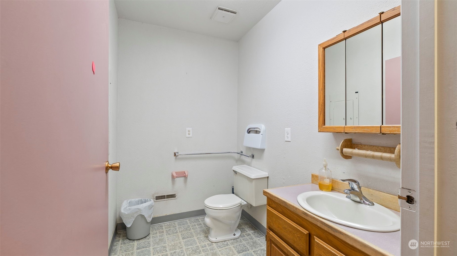 224 W Valley Road