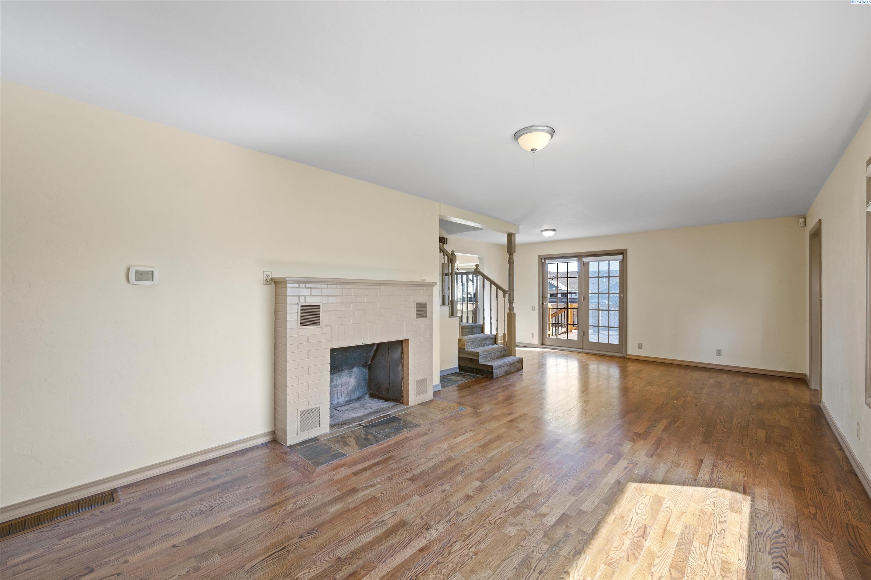 6007 W Court