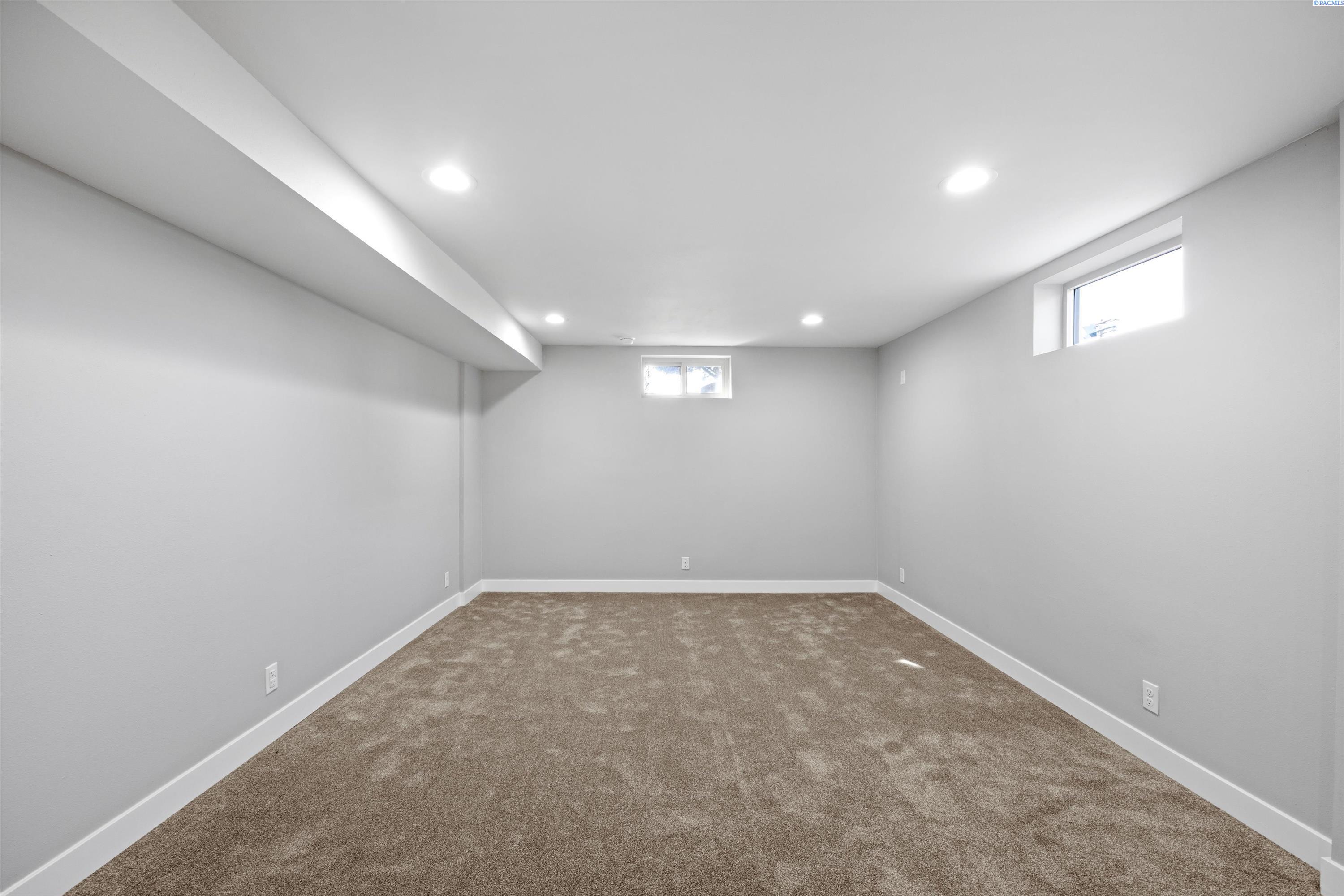 6007 W Court