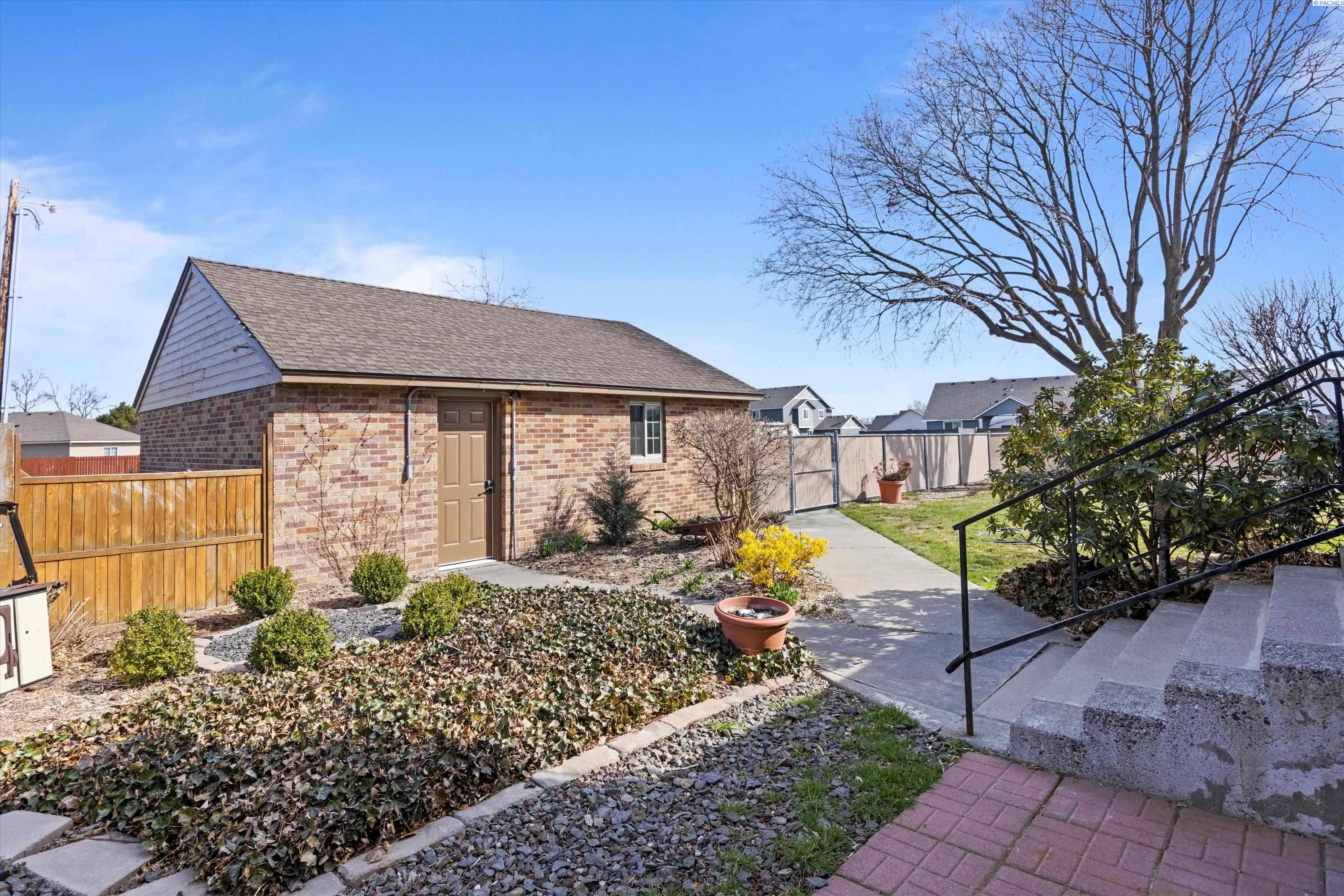 6007 W Court
