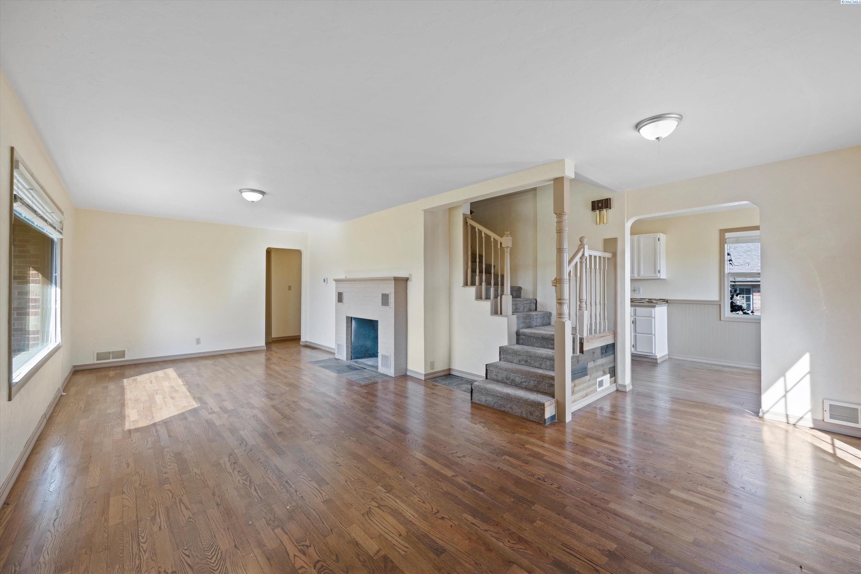 6007 W Court