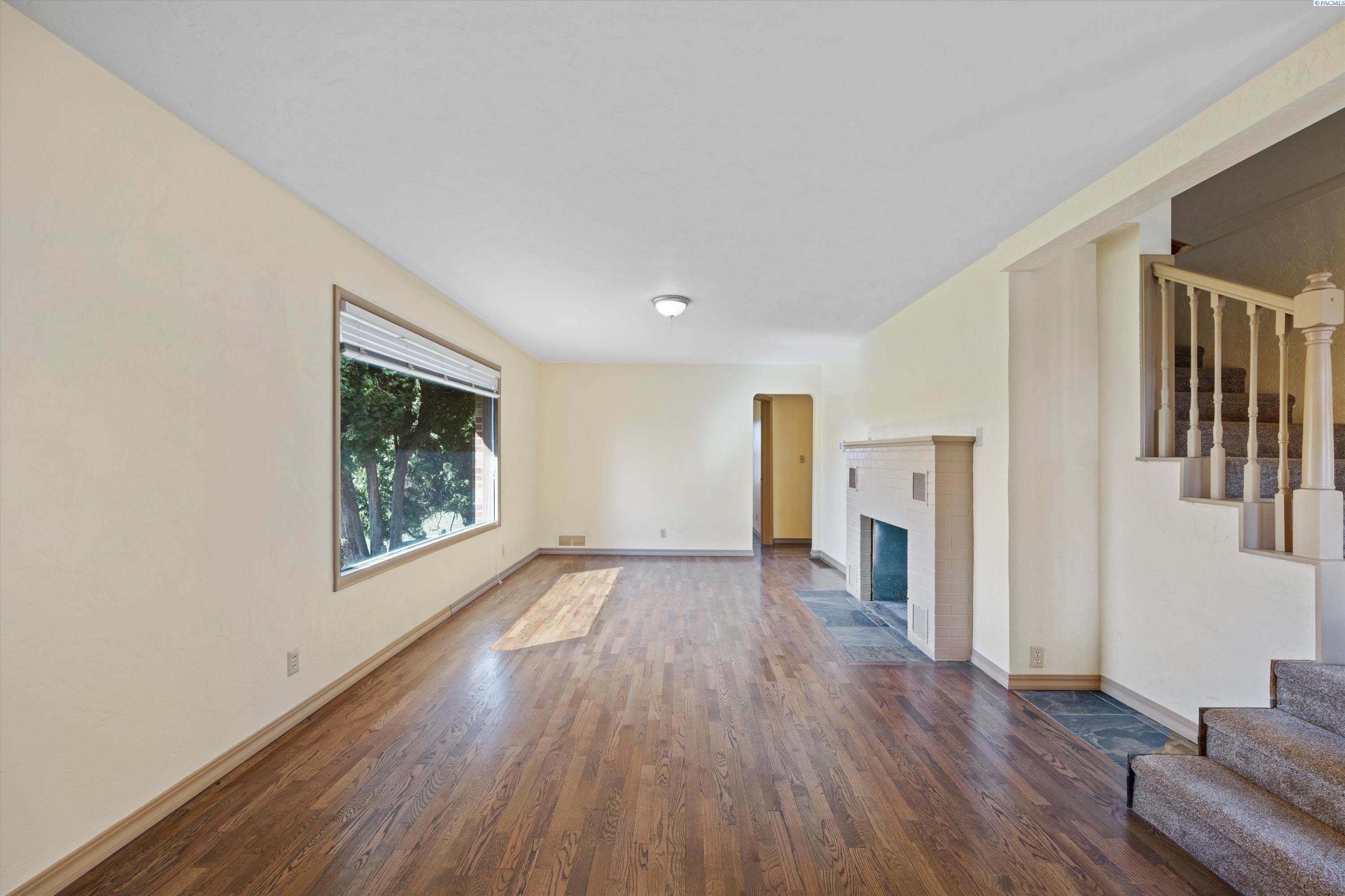 6007 W Court