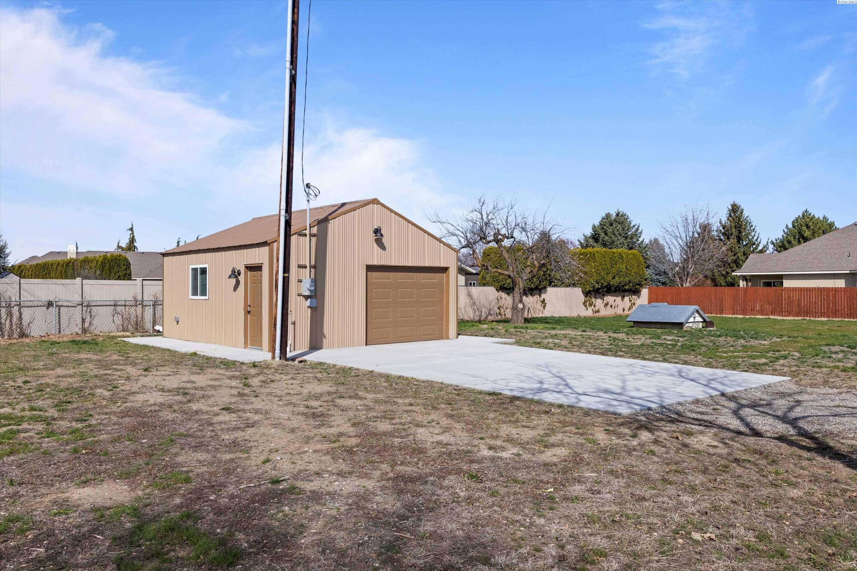 6007 W Court