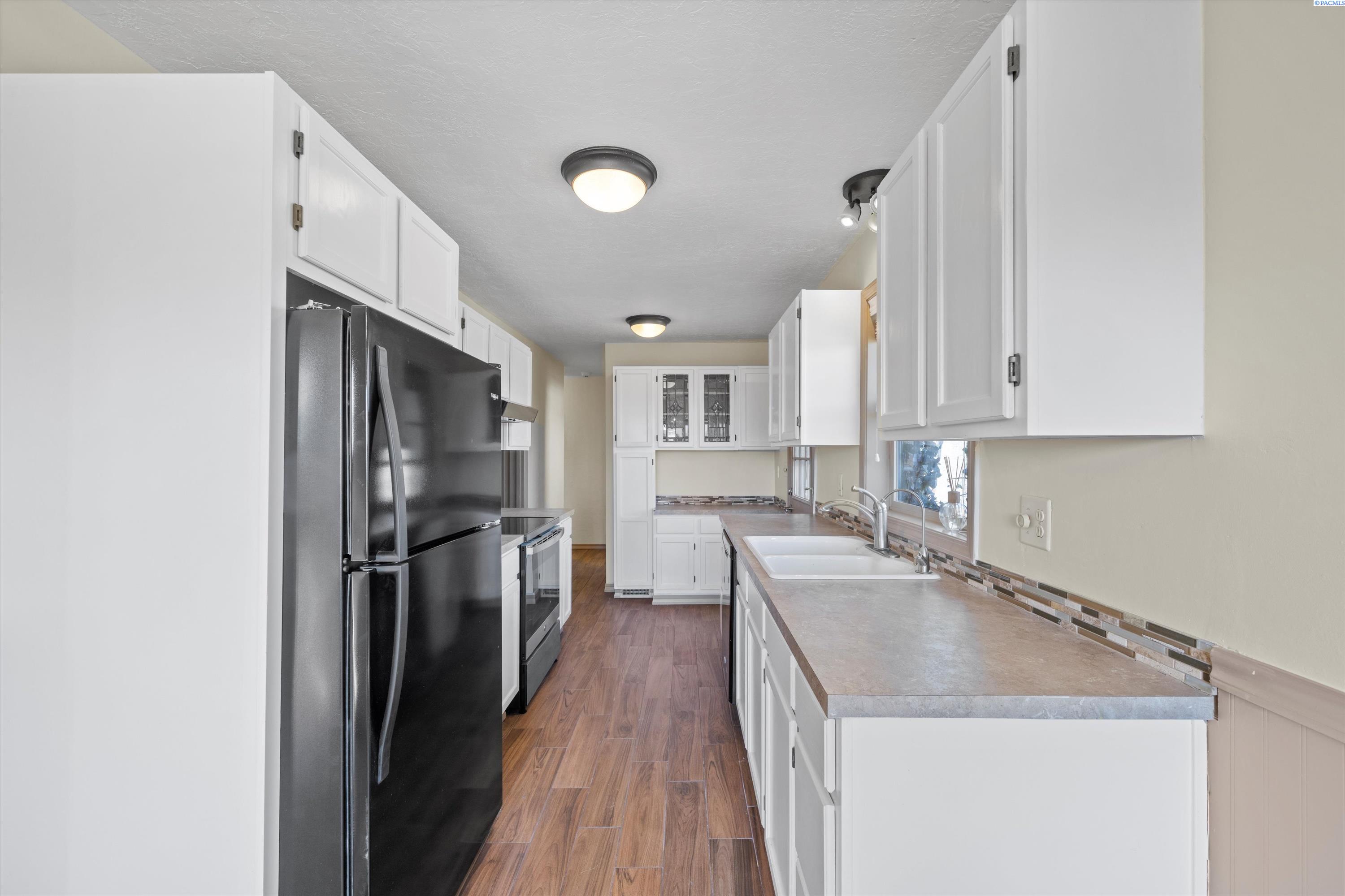 6007 W Court