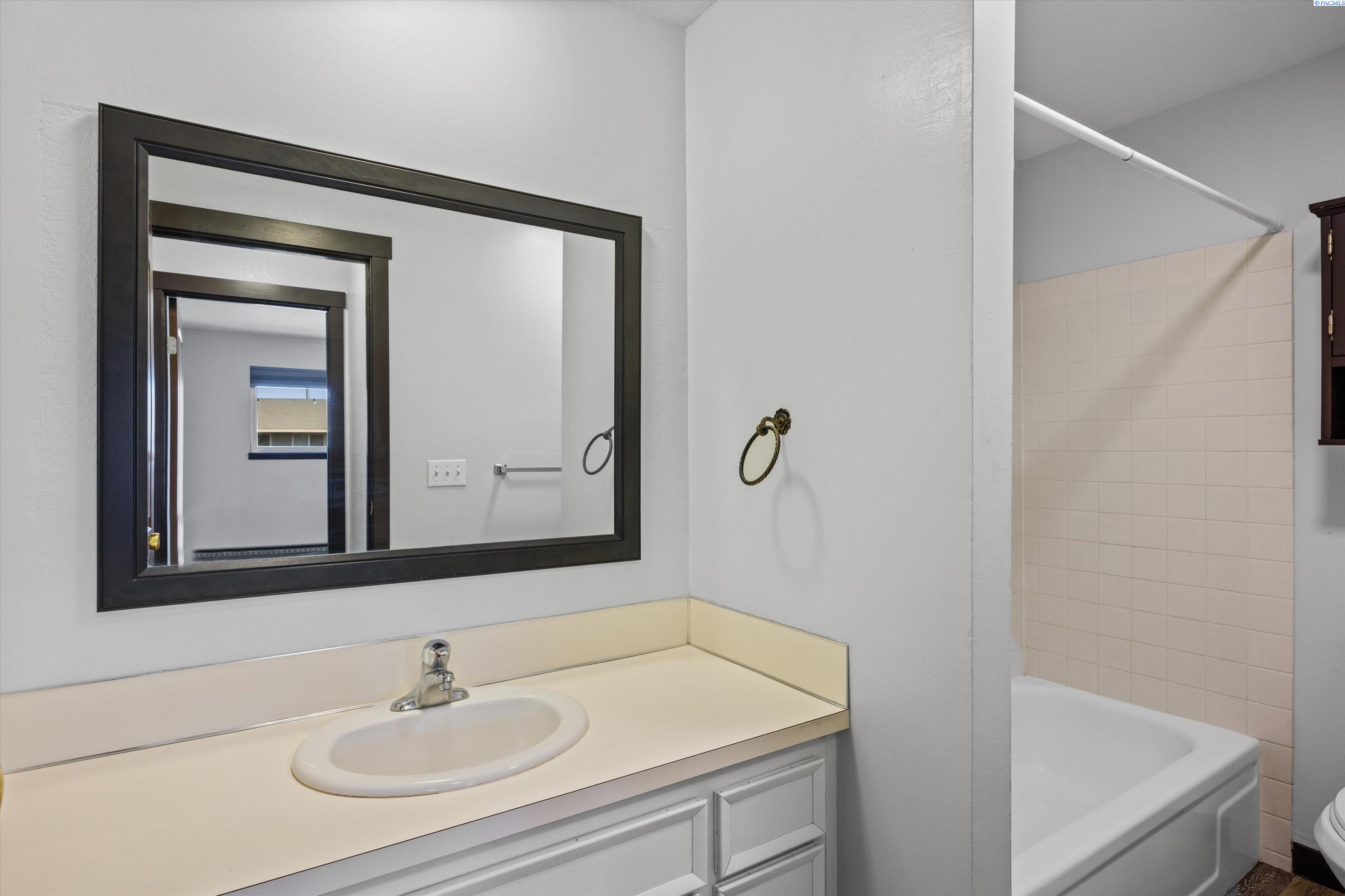 3121 W Hood Ave Unit: H205