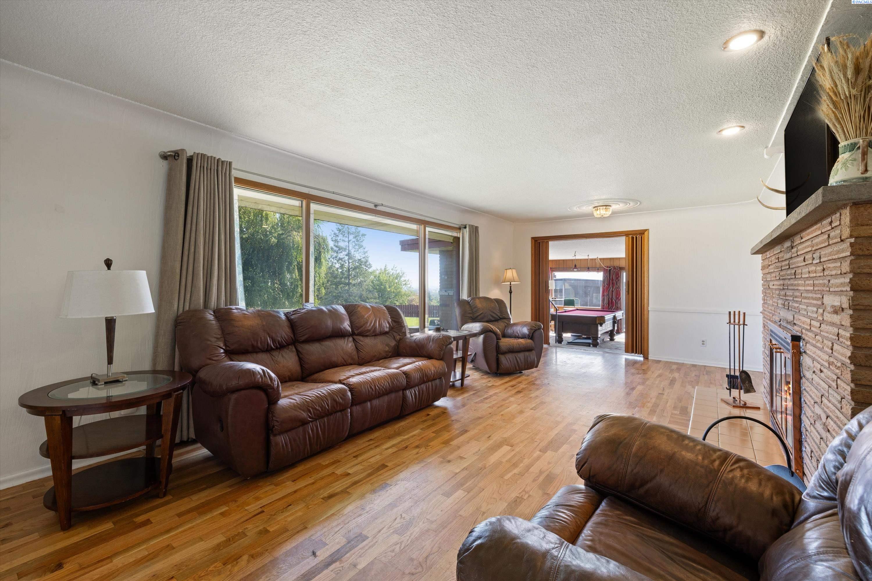 324 W 27th Ave
