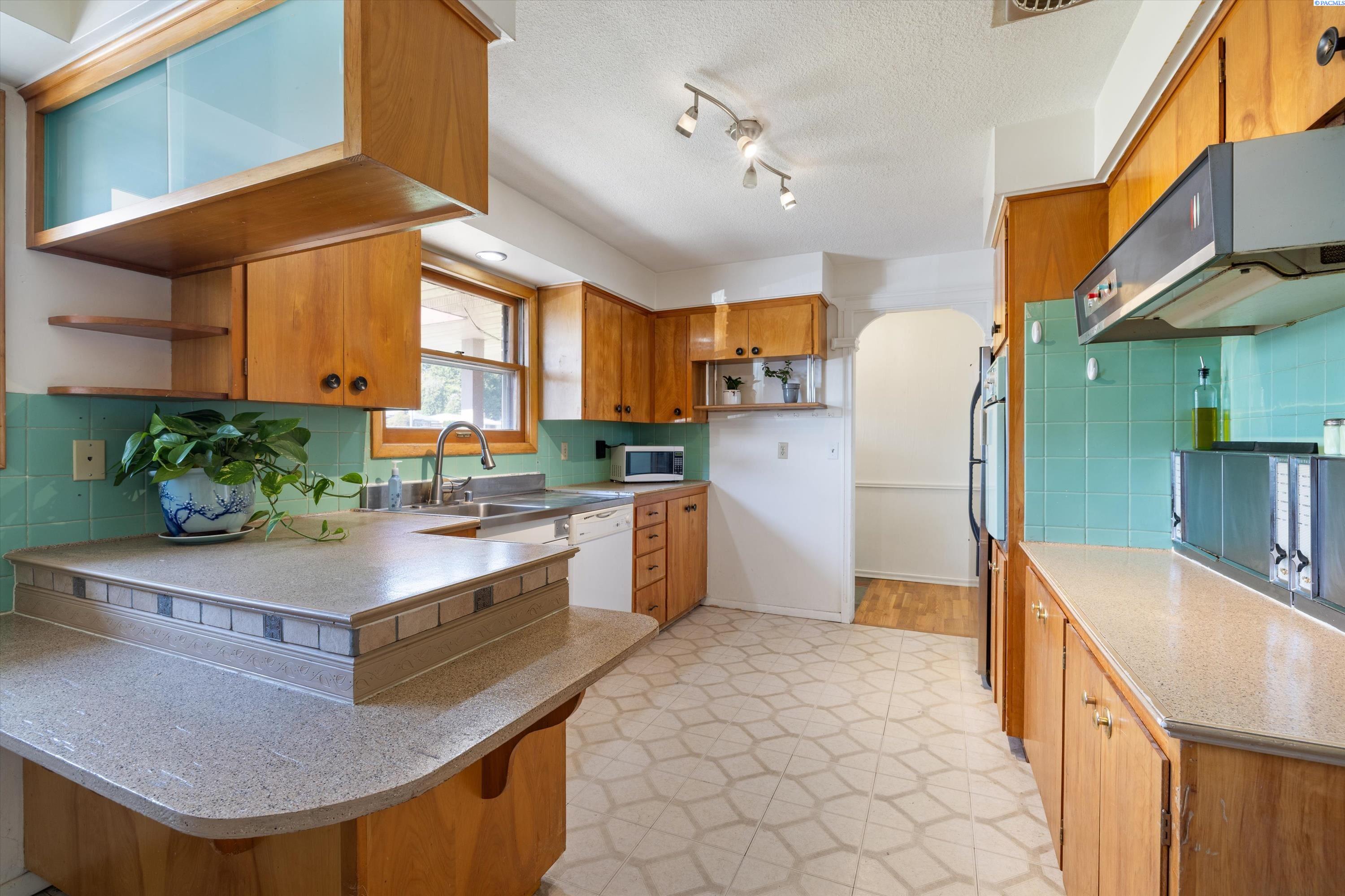 324 W 27th Ave