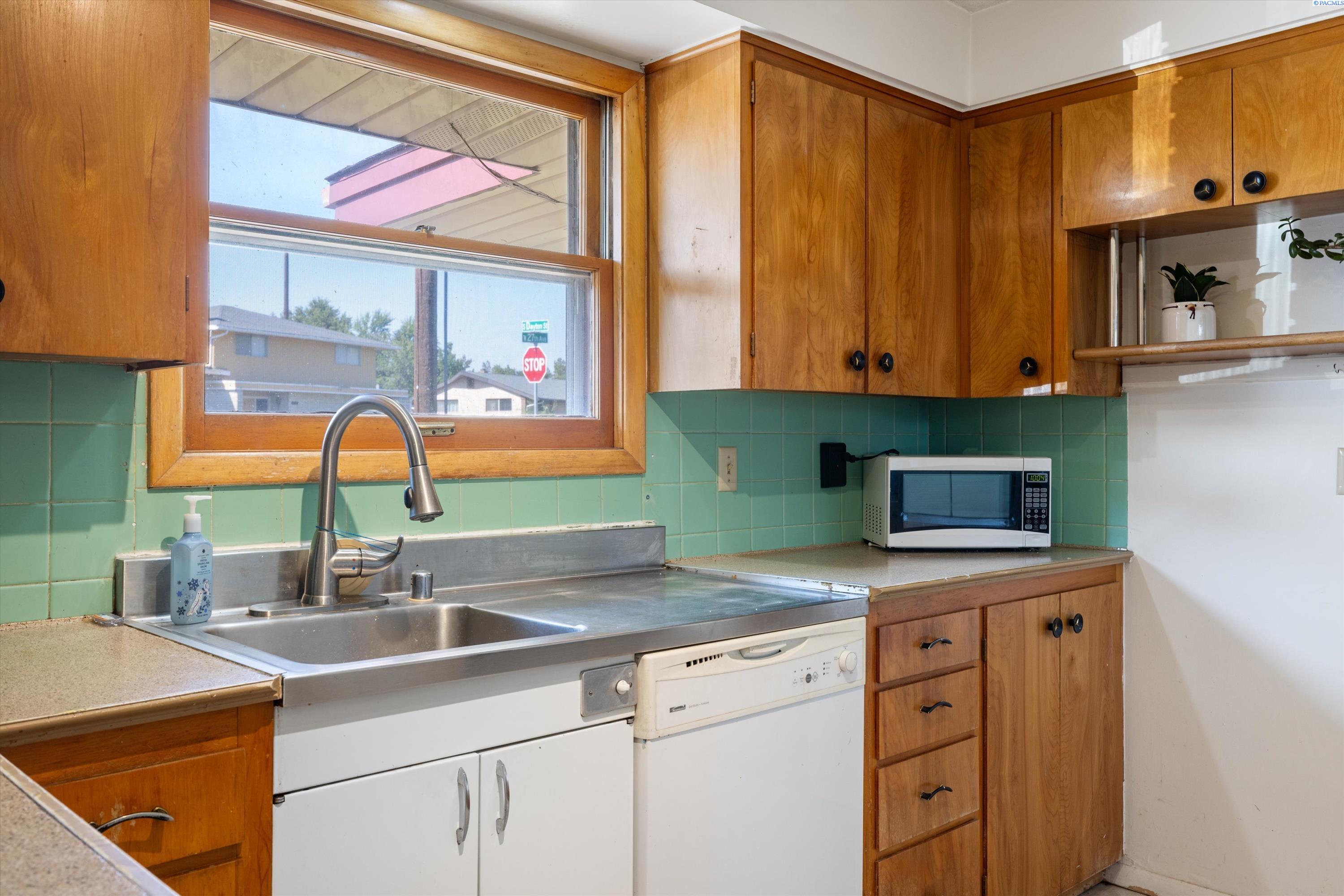 324 W 27th Ave