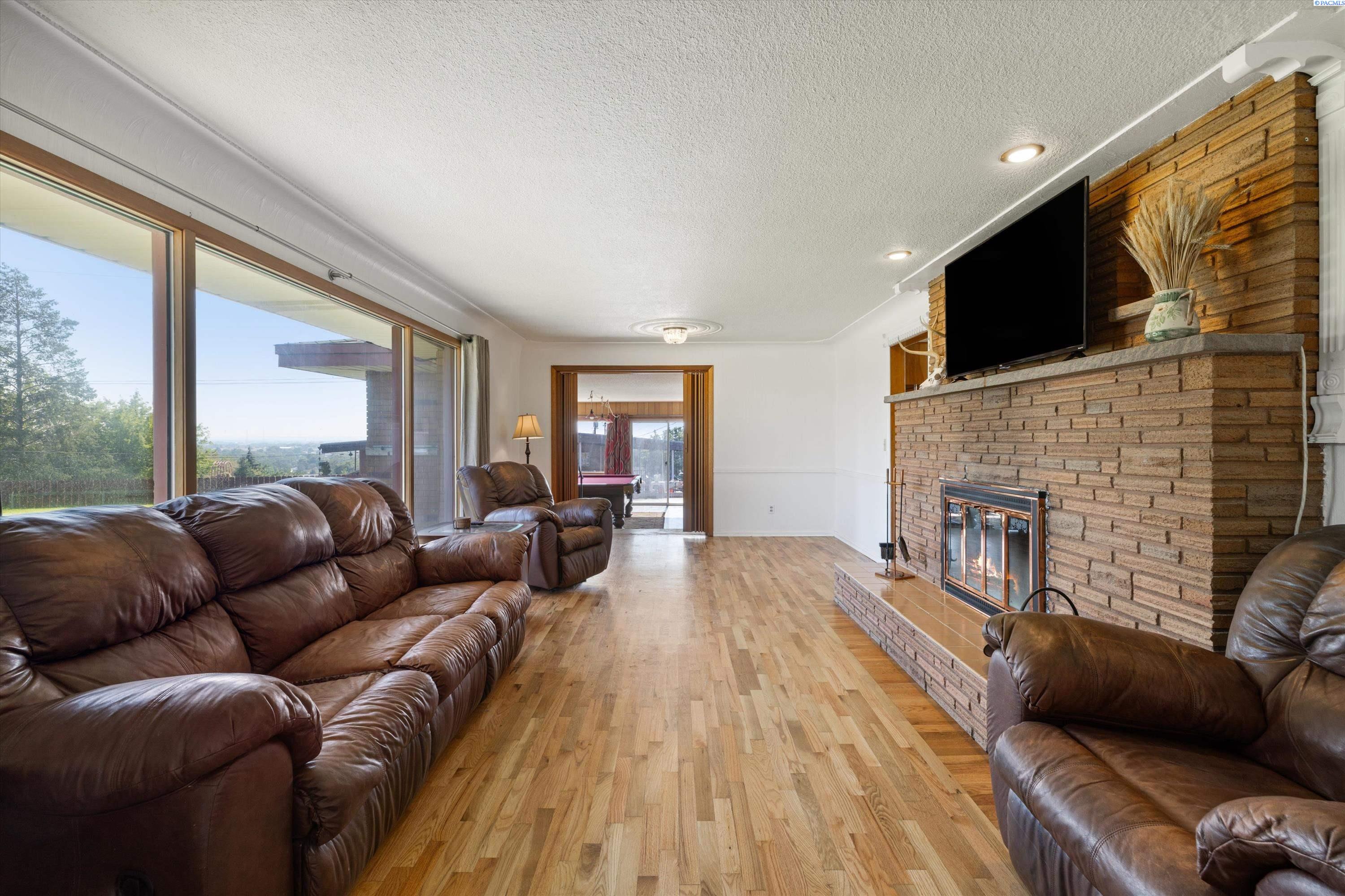 324 W 27th Ave
