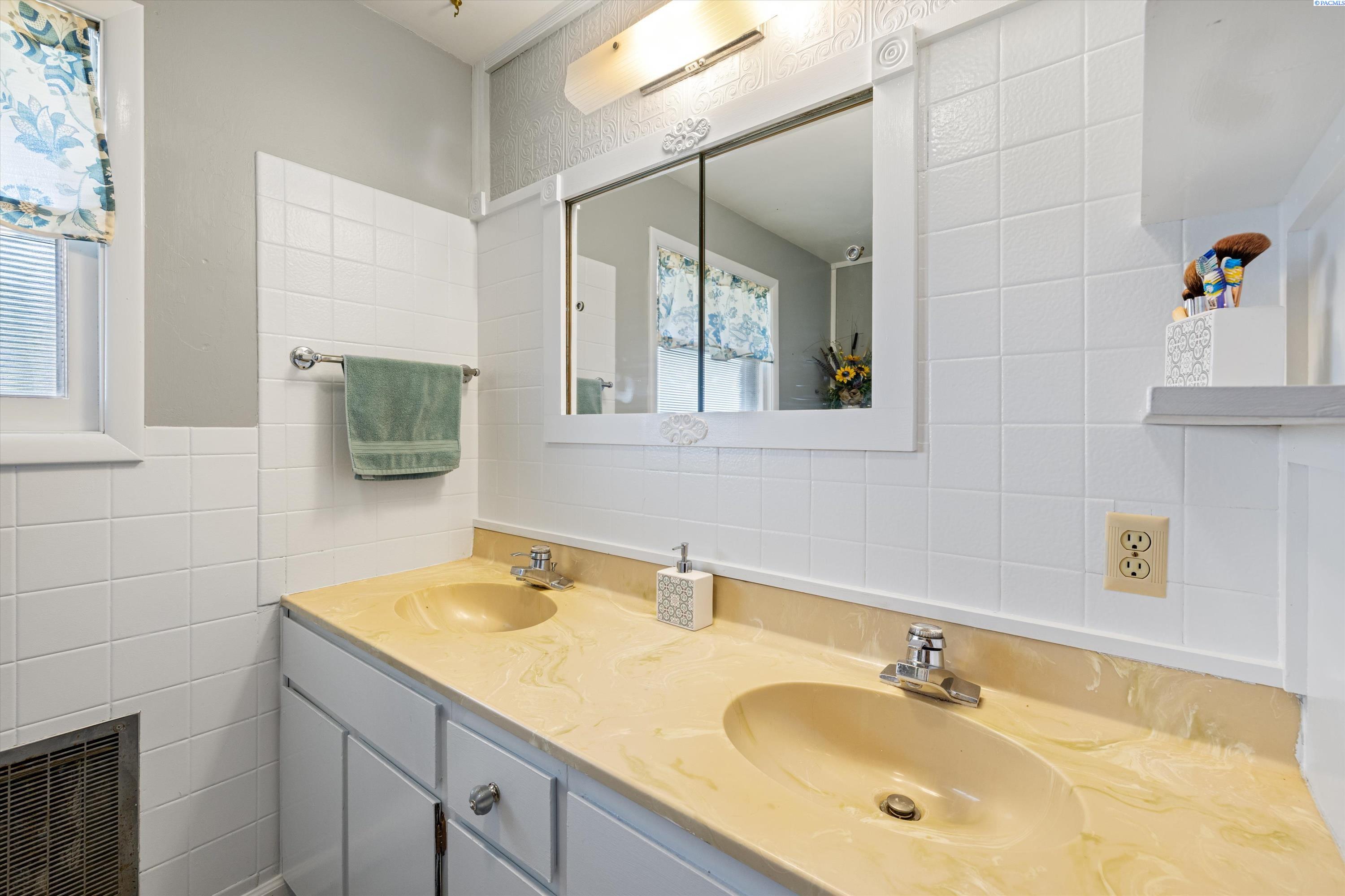 324 W 27th Ave
