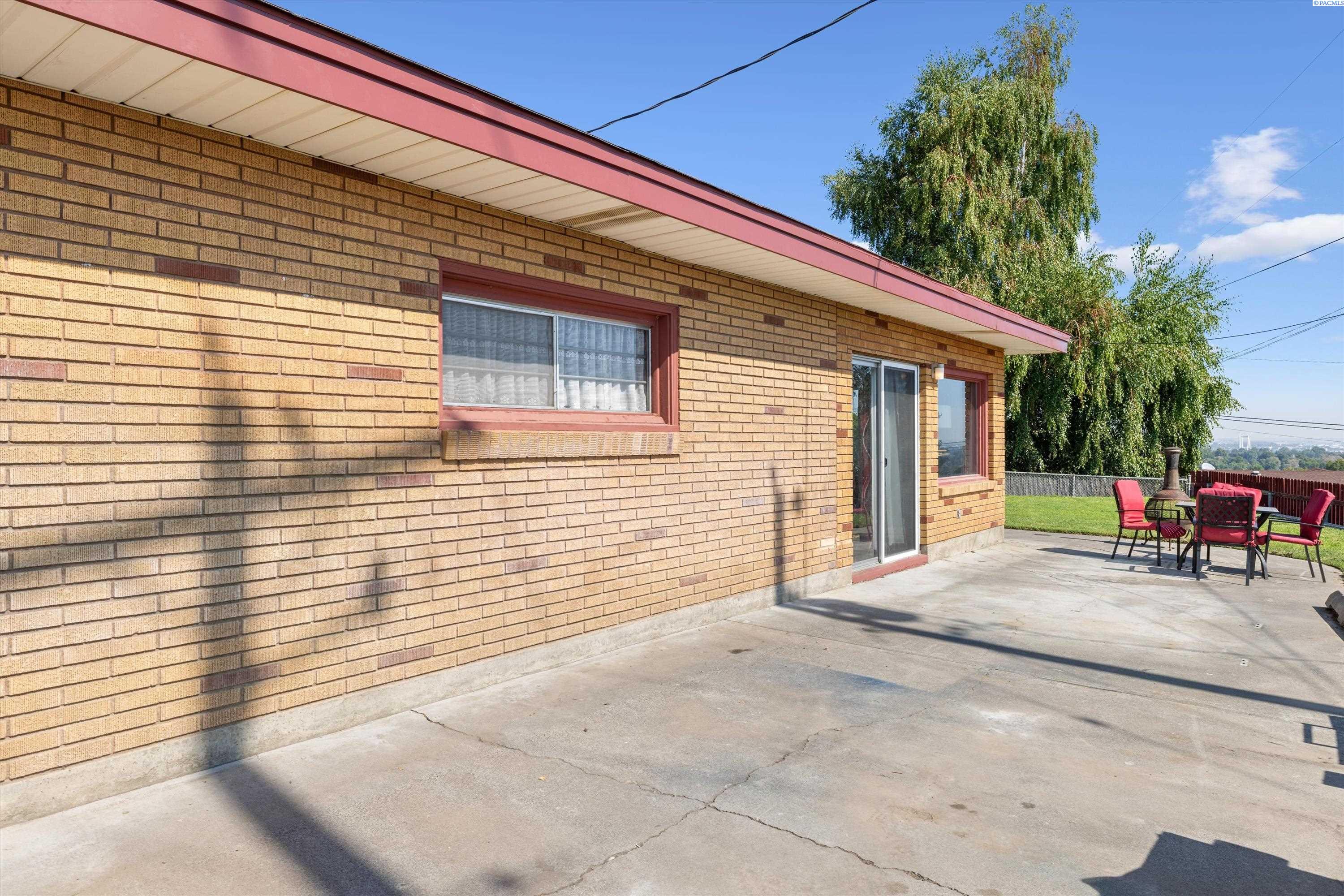 324 W 27th Ave