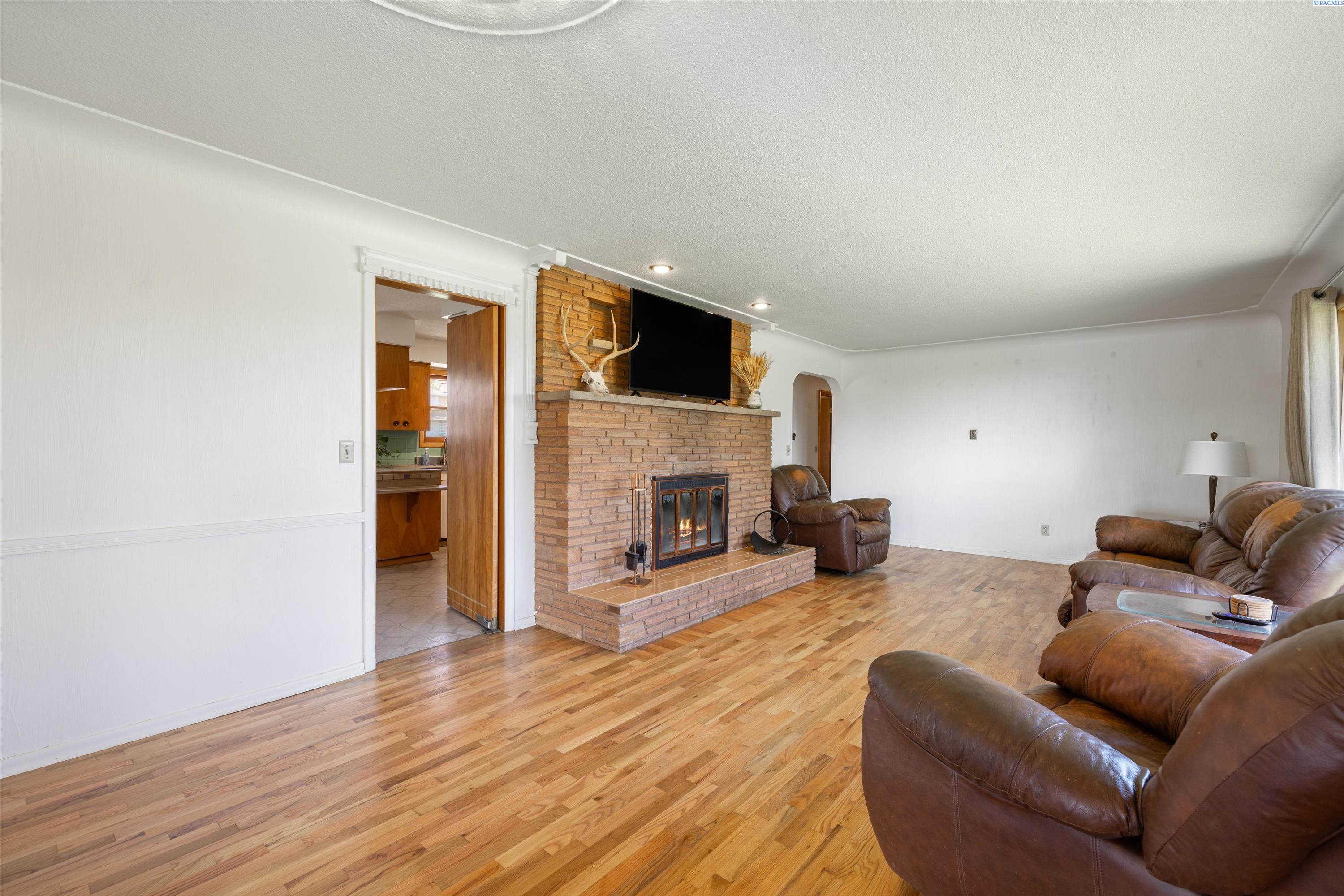 324 W 27th Ave