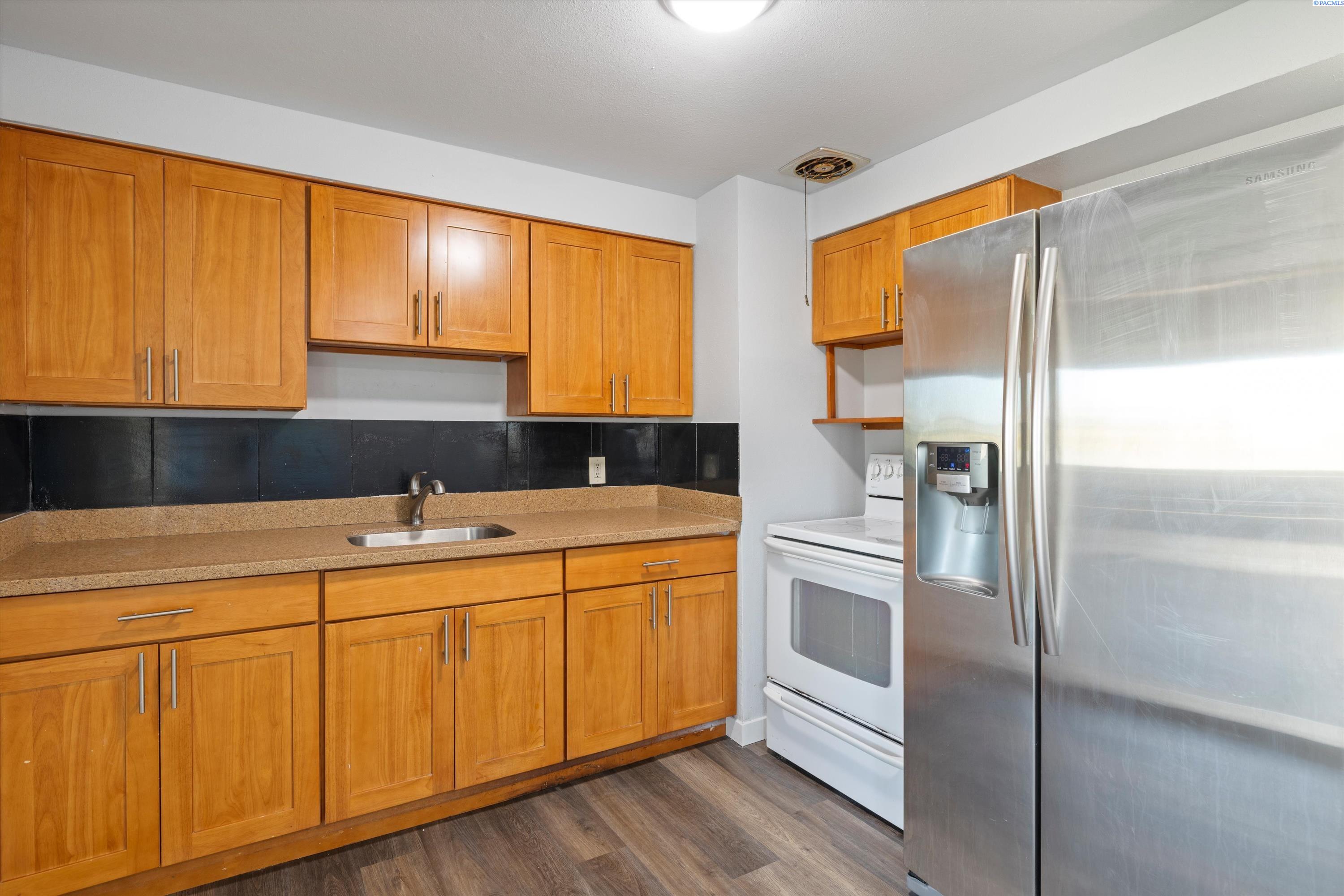203 Fairway Pl SW Unit: 252