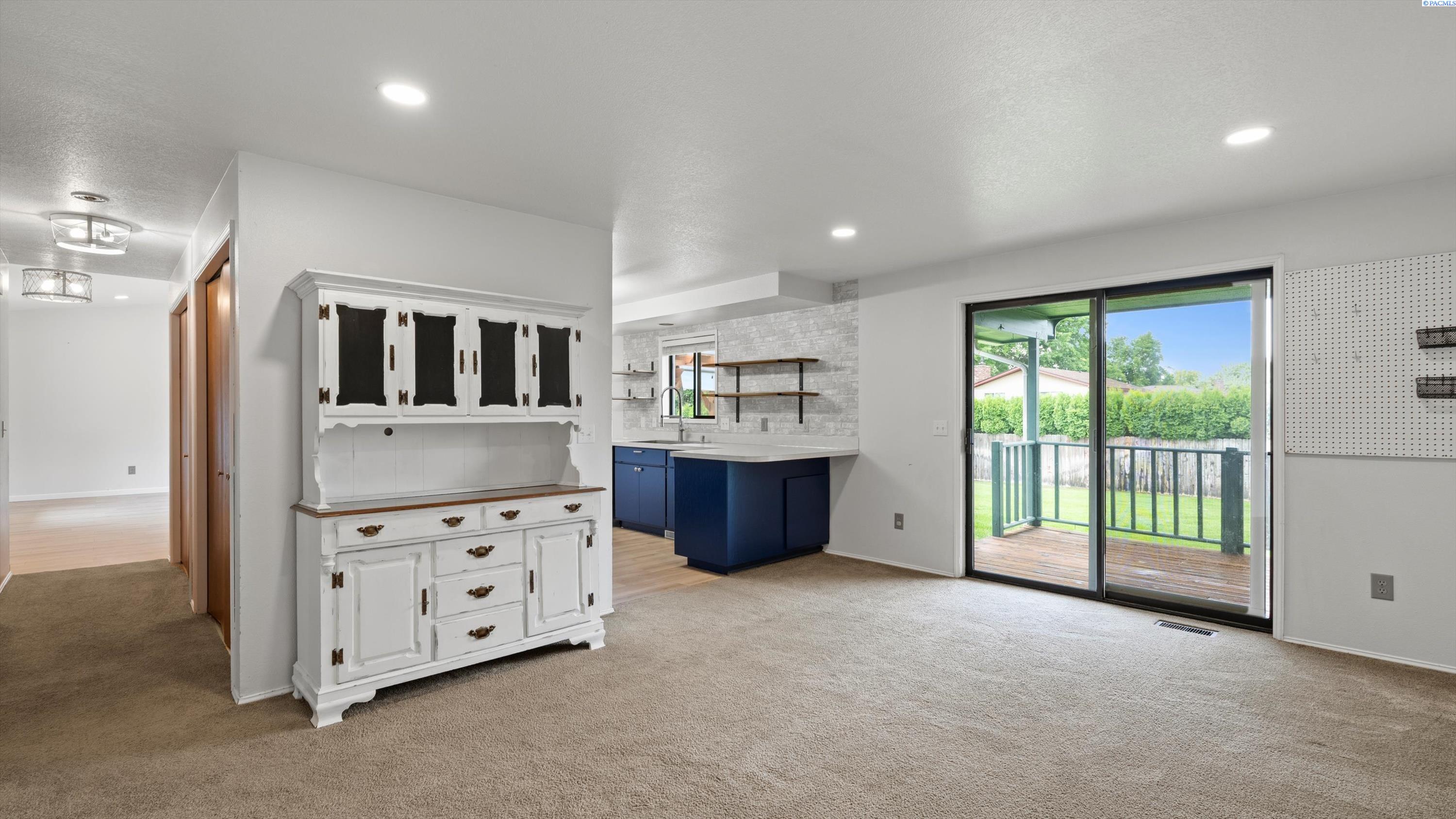 8504 W Livingston Rd