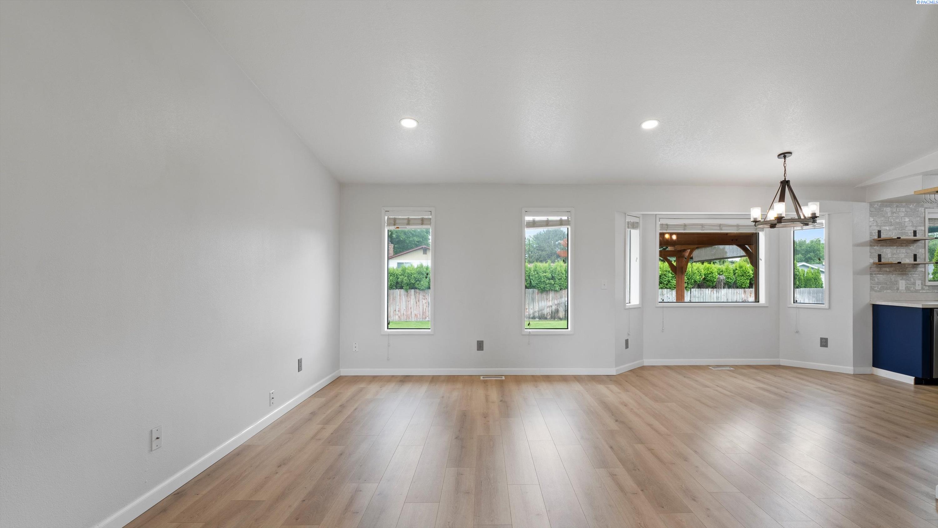 8504 W Livingston Rd