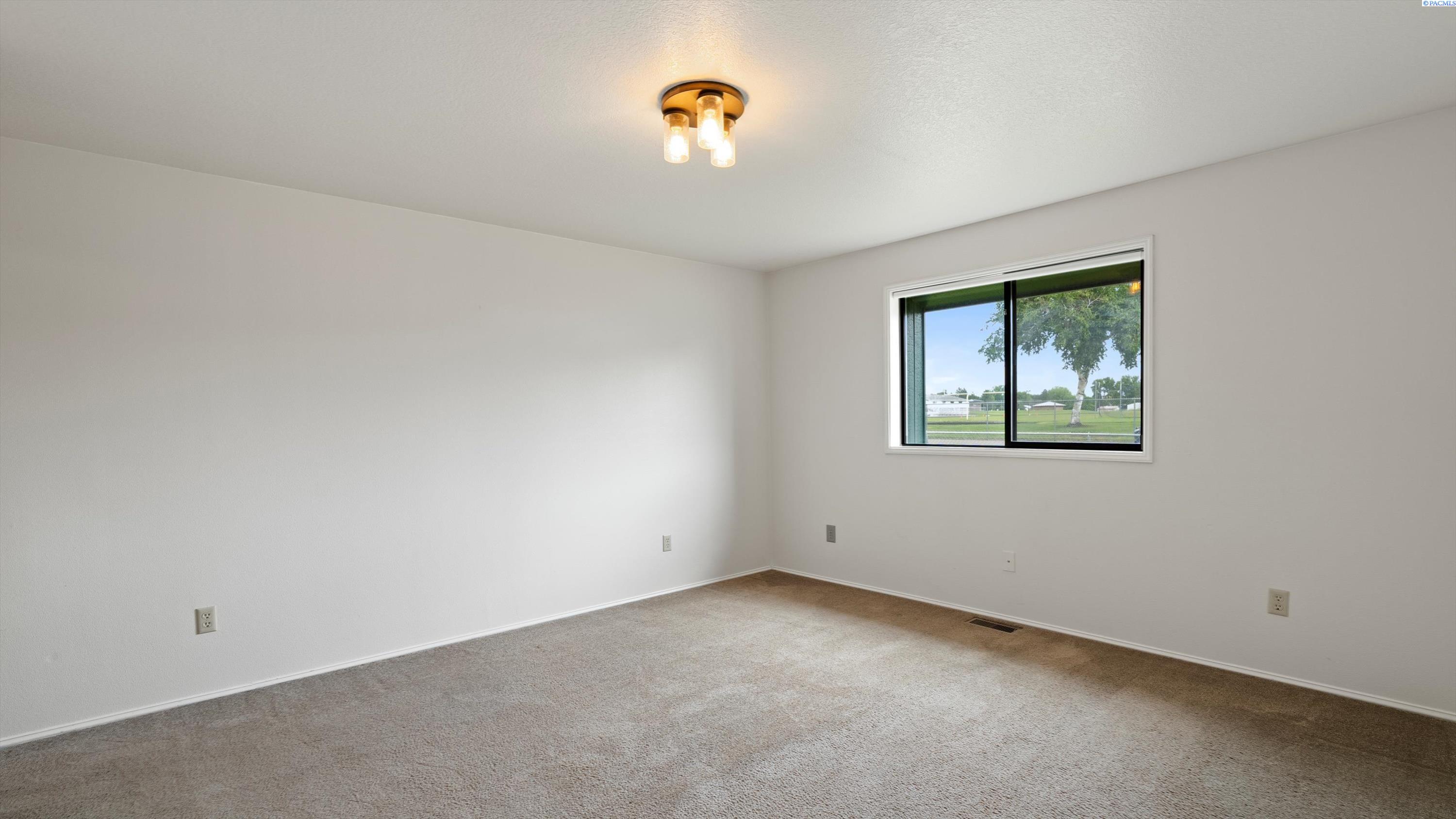 8504 W Livingston Rd