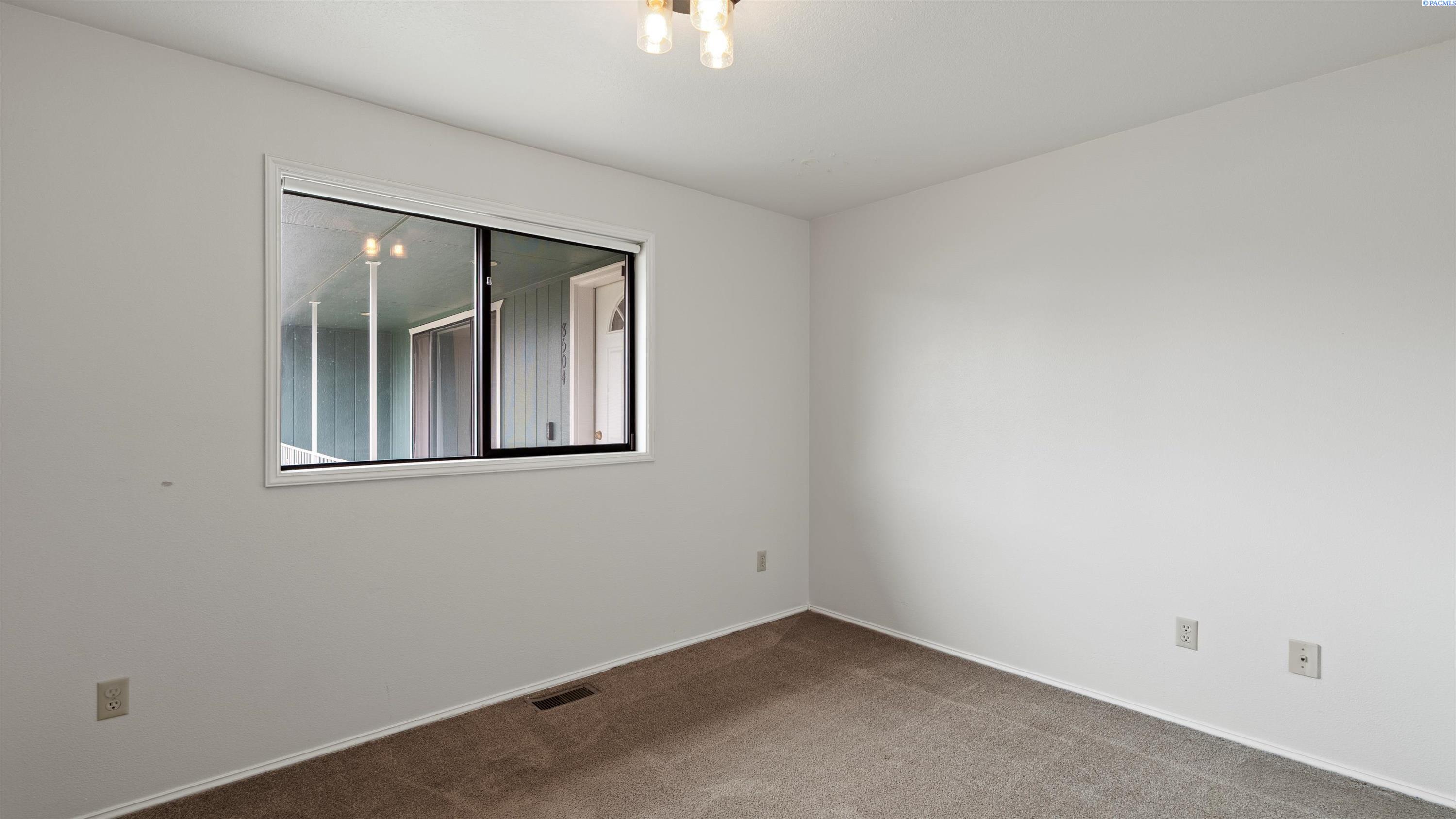 8504 W Livingston Rd