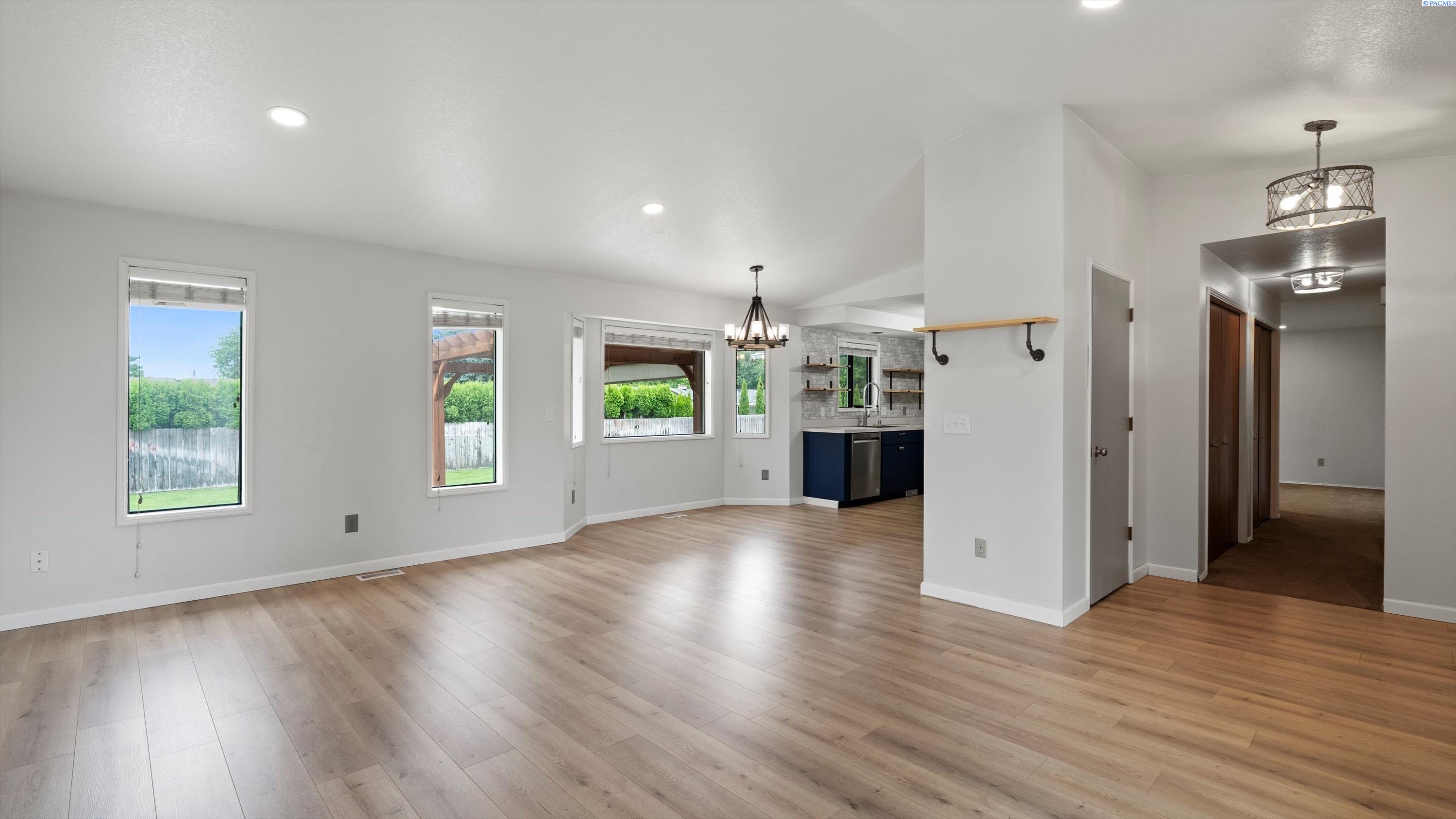 8504 W Livingston Rd