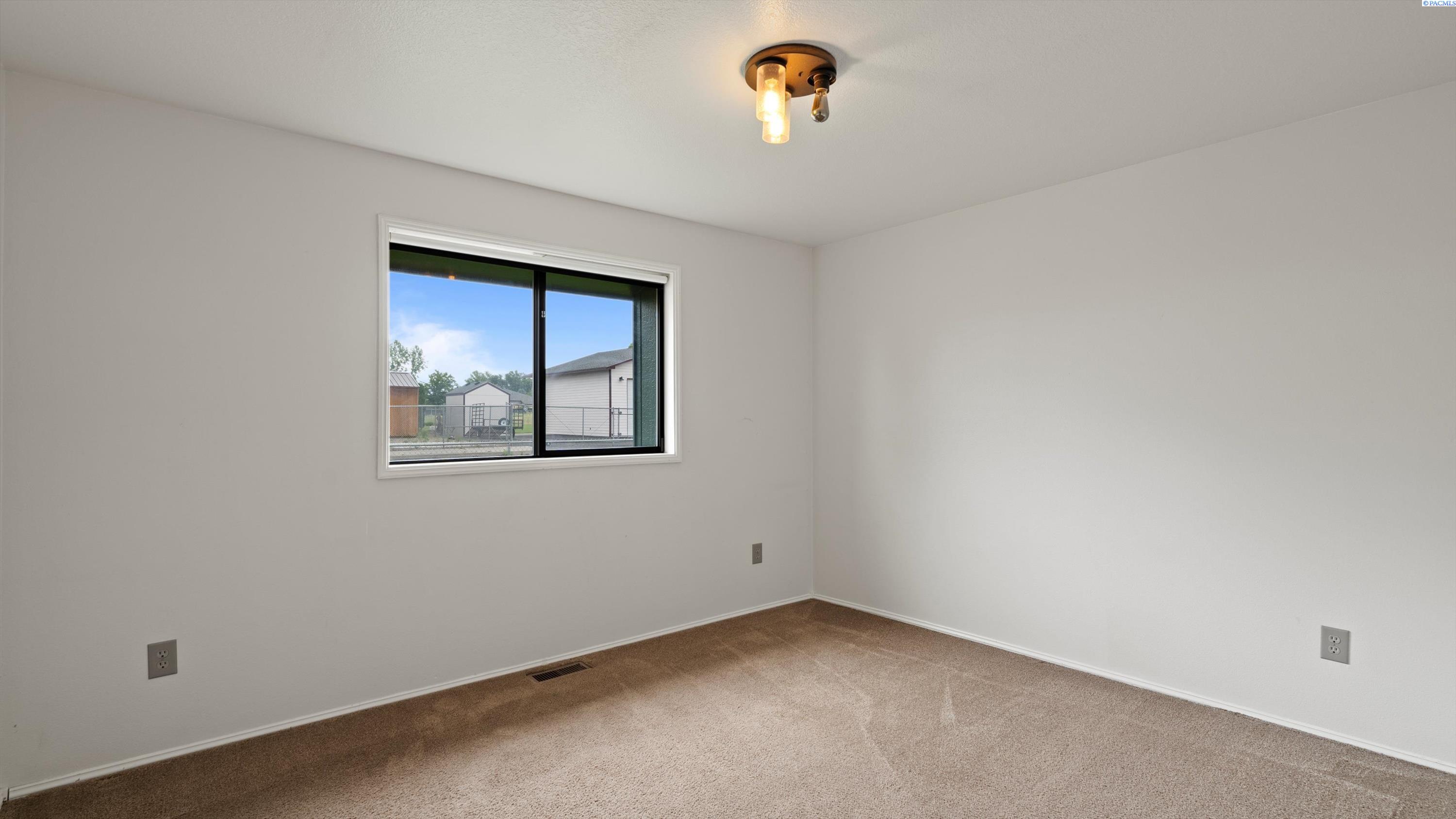 8504 W Livingston Rd