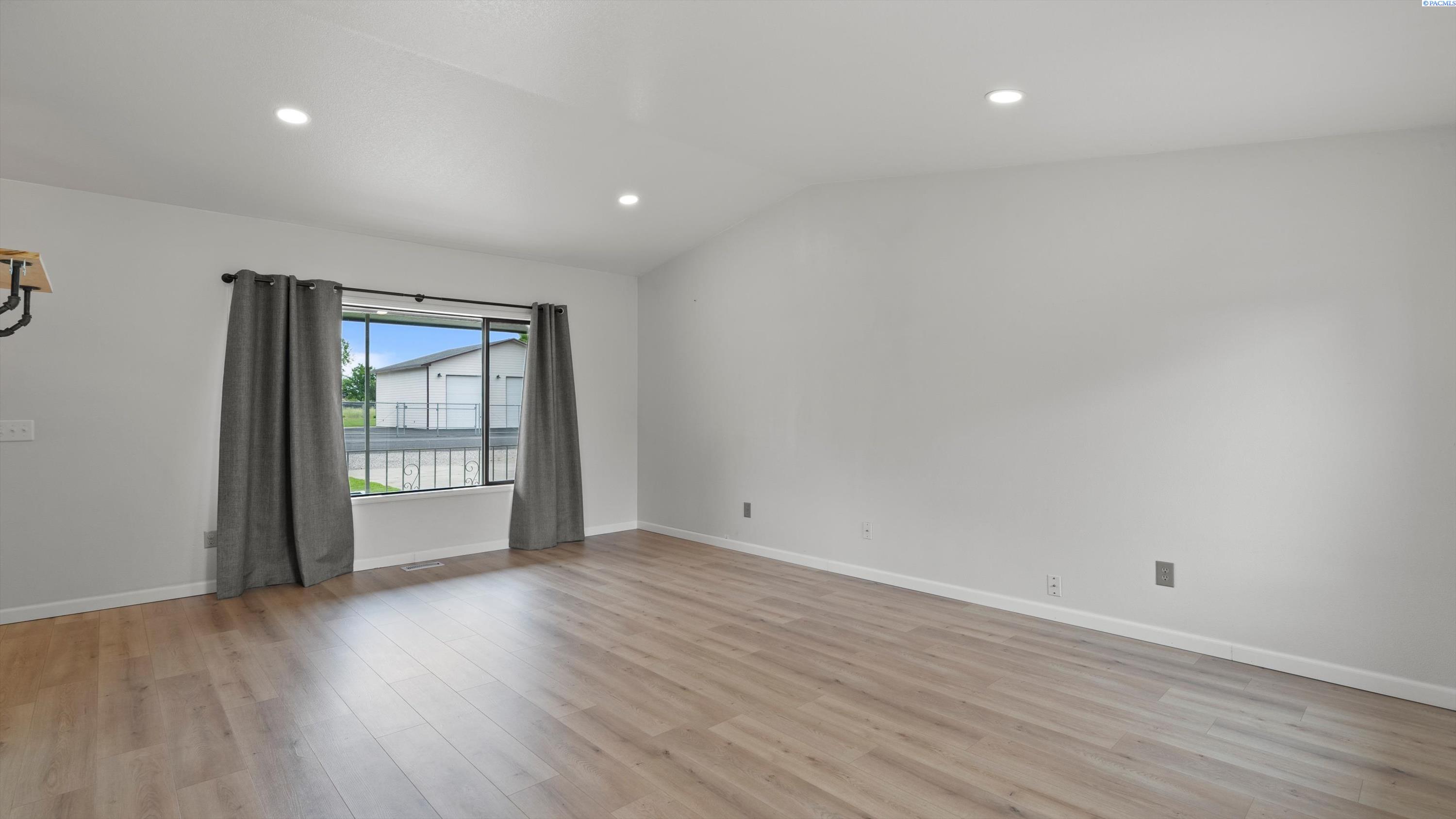 8504 W Livingston Rd