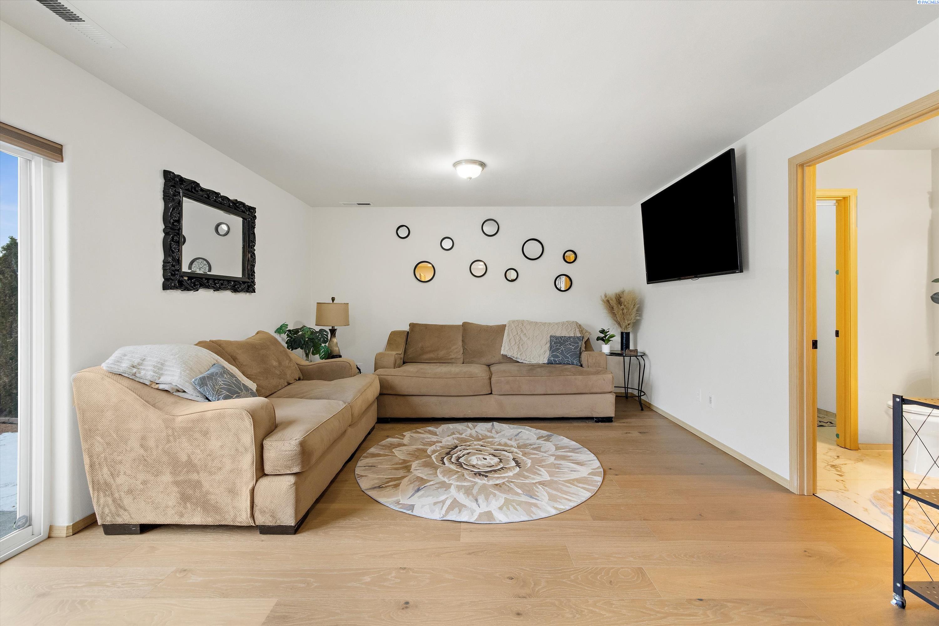 2677 Dornoch Pl