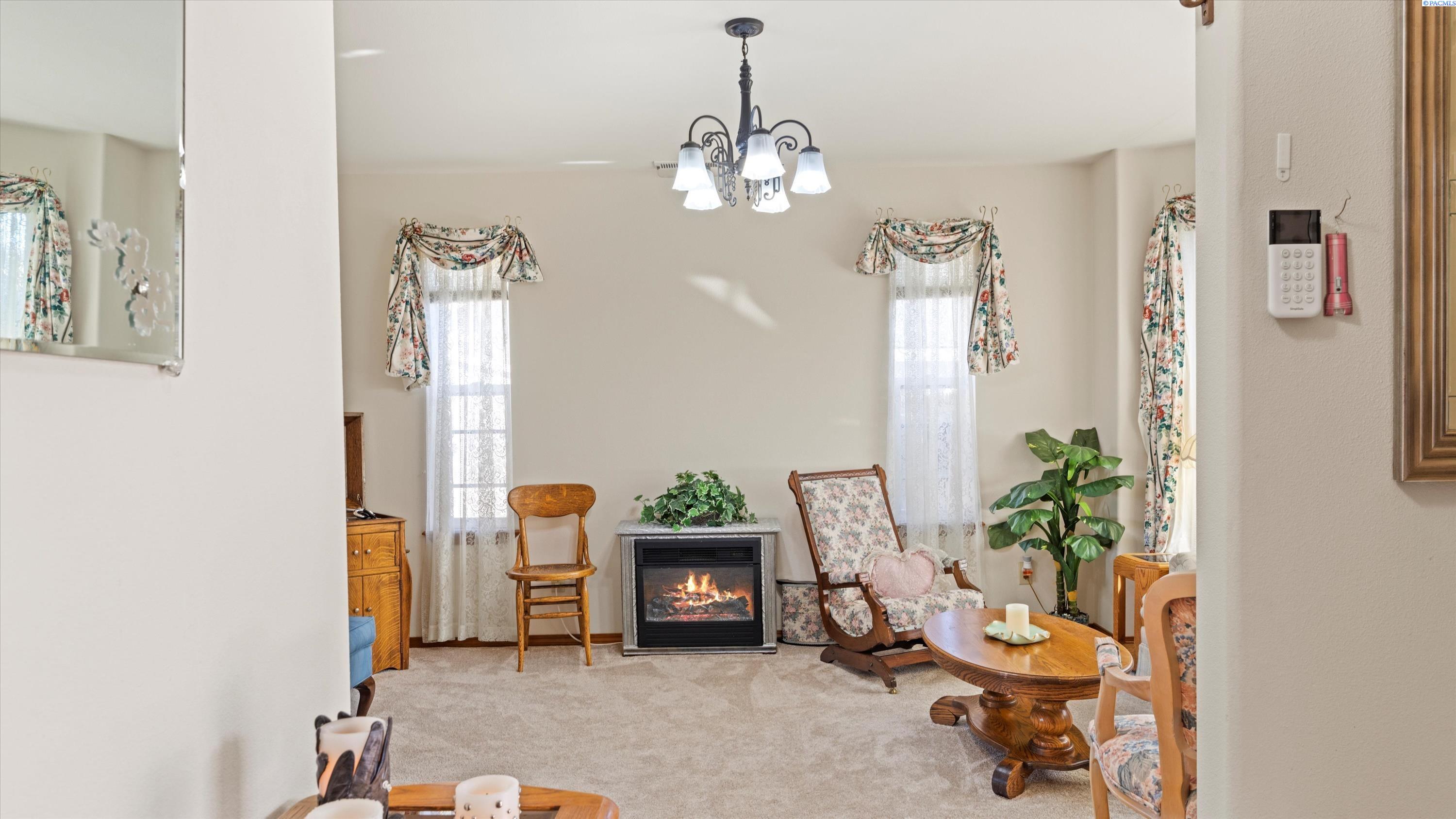 4606 W Grand Ronde Ave