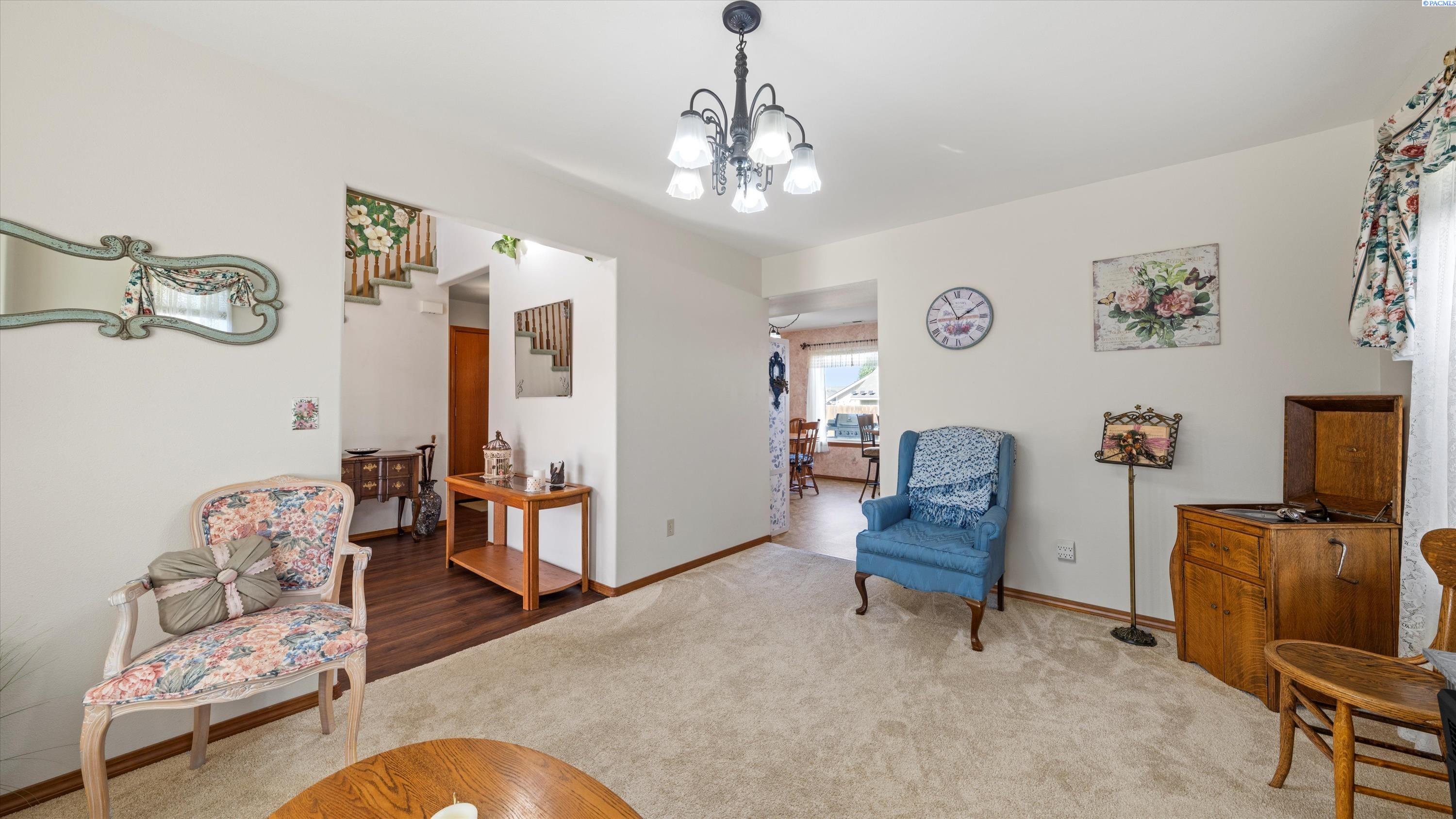 4606 W Grand Ronde Ave