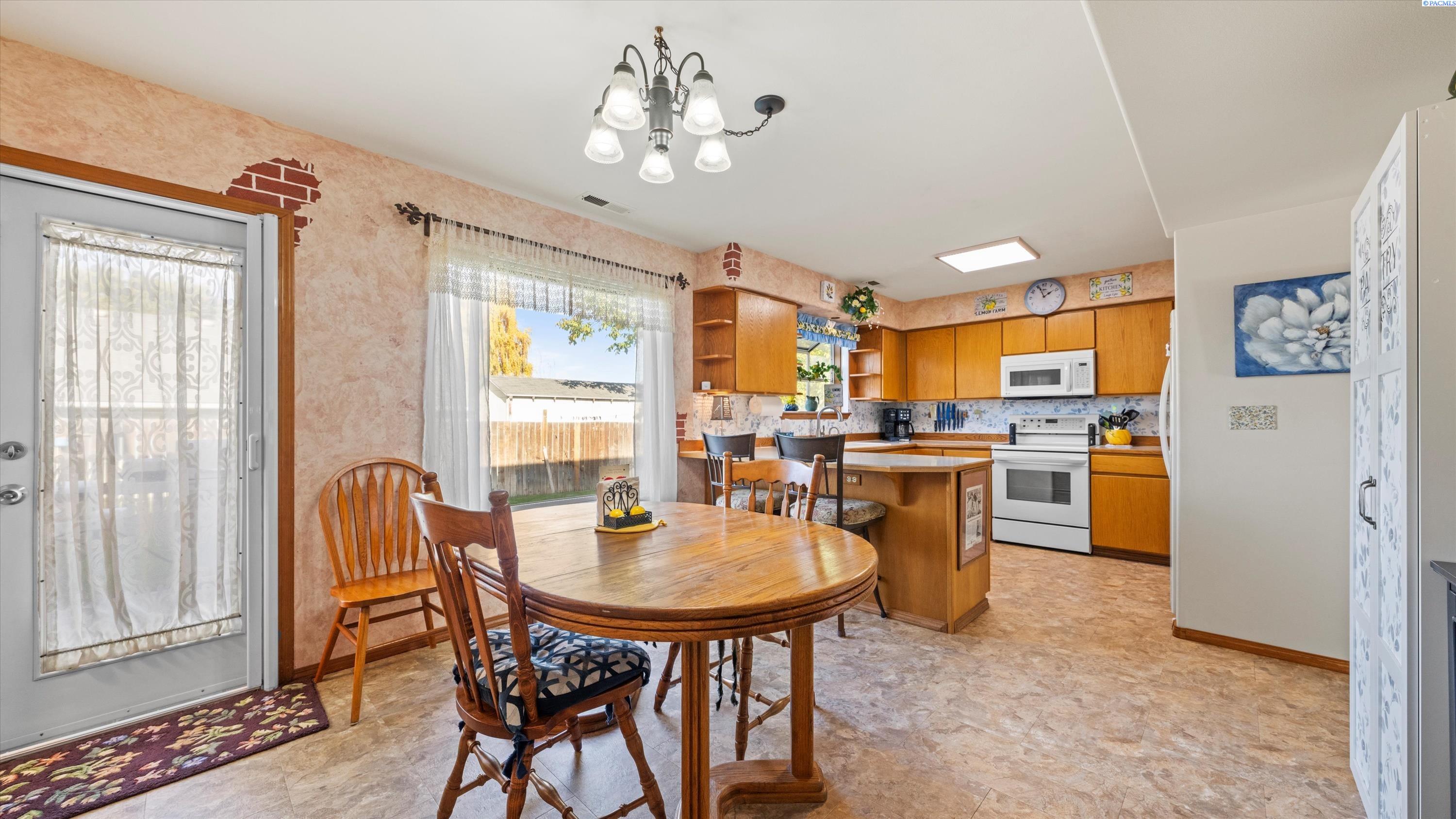 4606 W Grand Ronde Ave