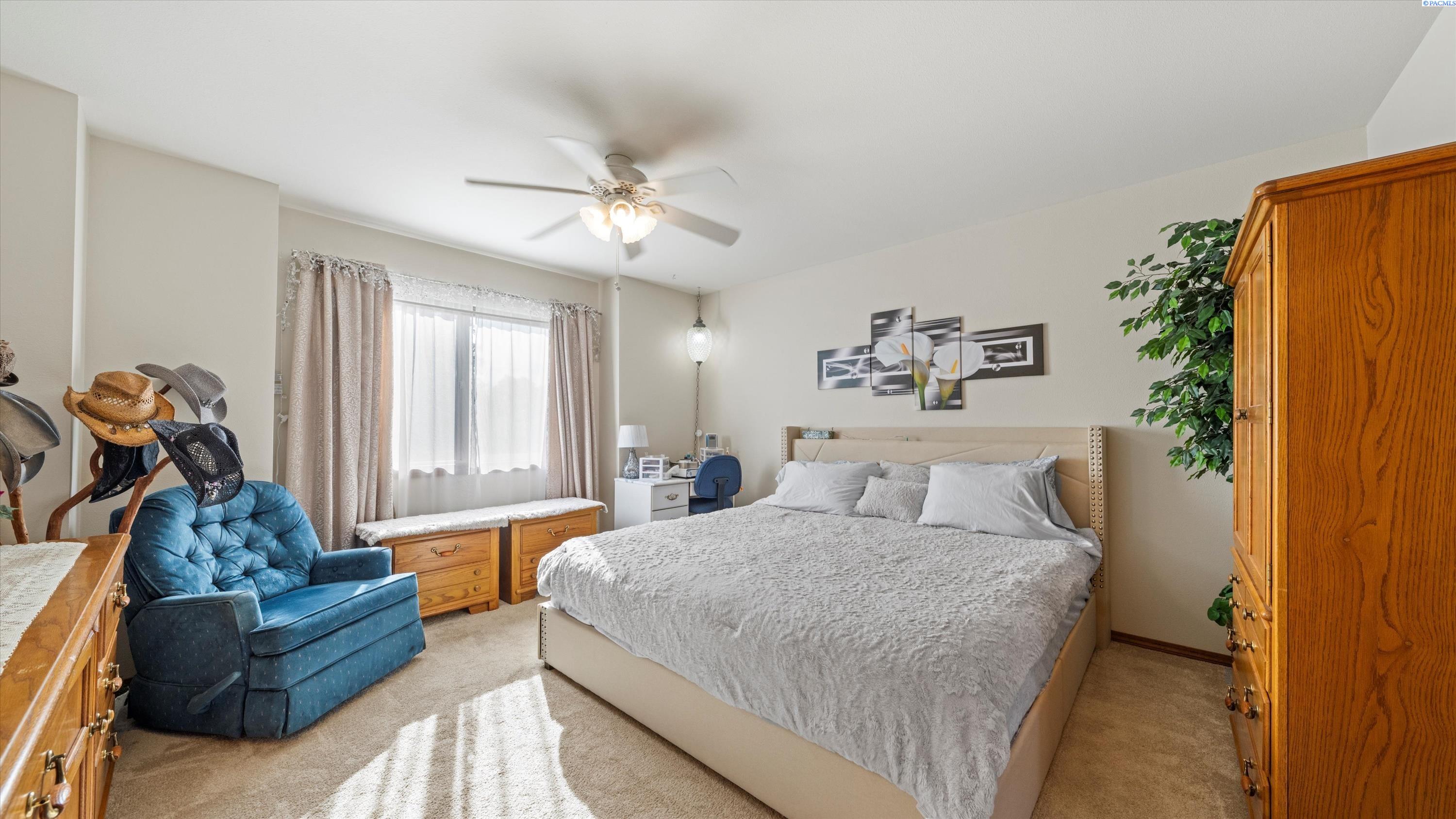 4606 W Grand Ronde Ave