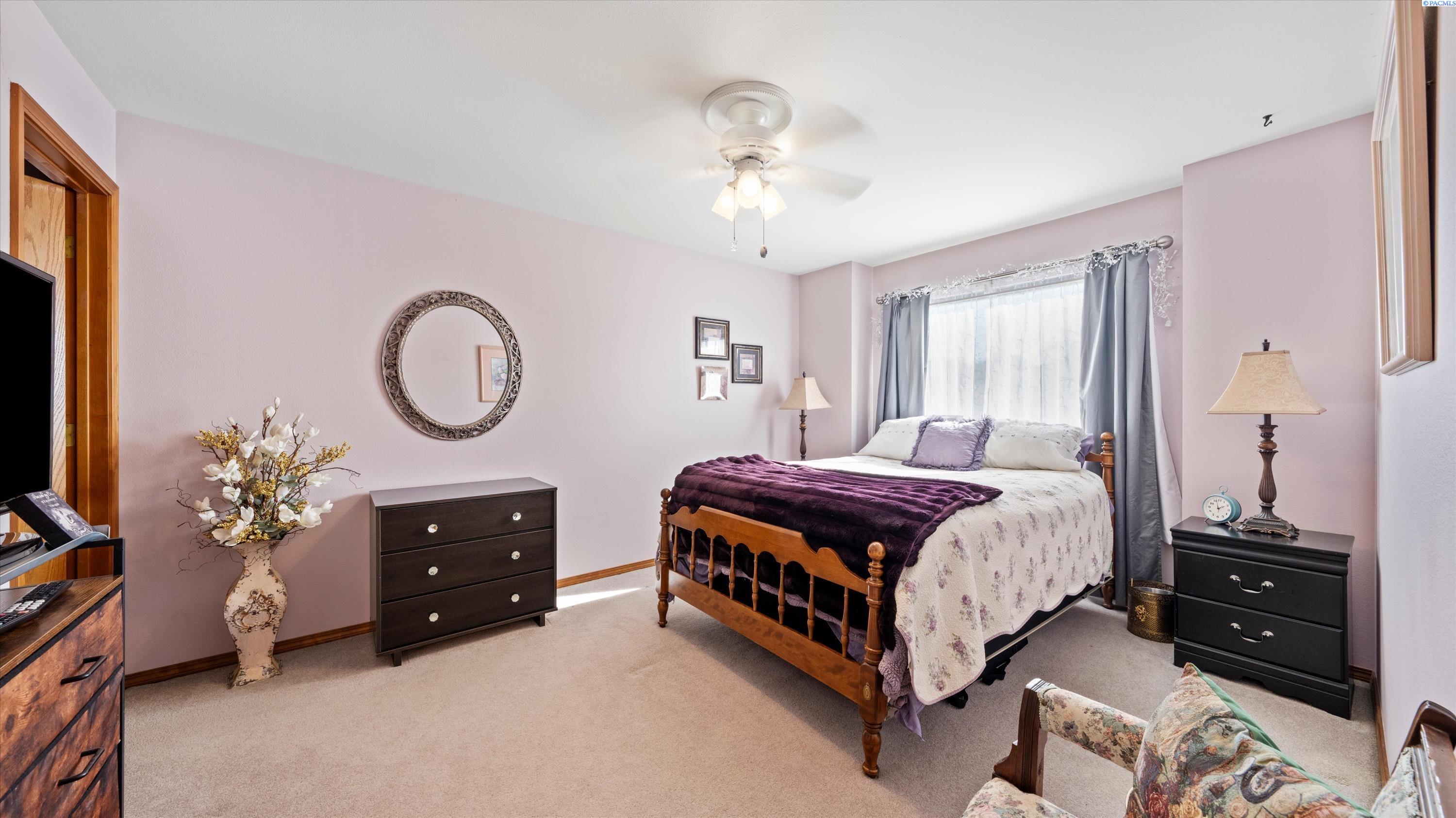 4606 W Grand Ronde Ave