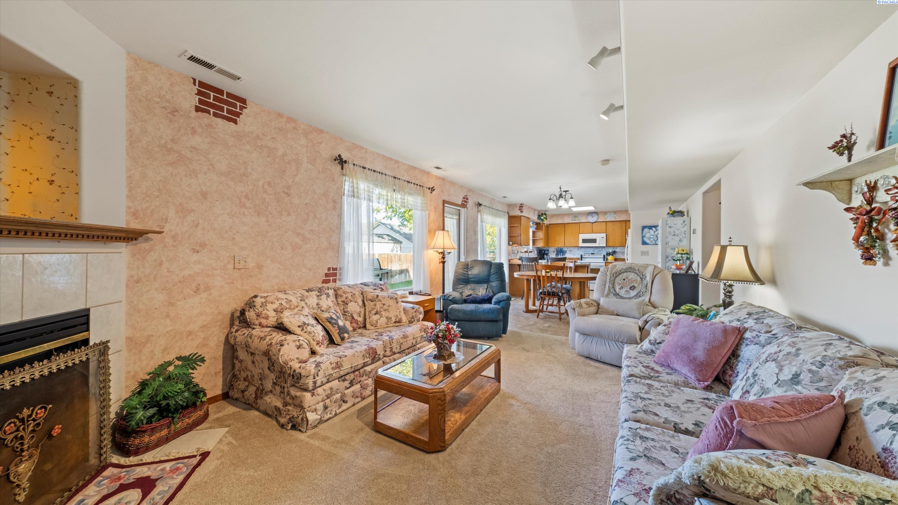 4606 W Grand Ronde Ave