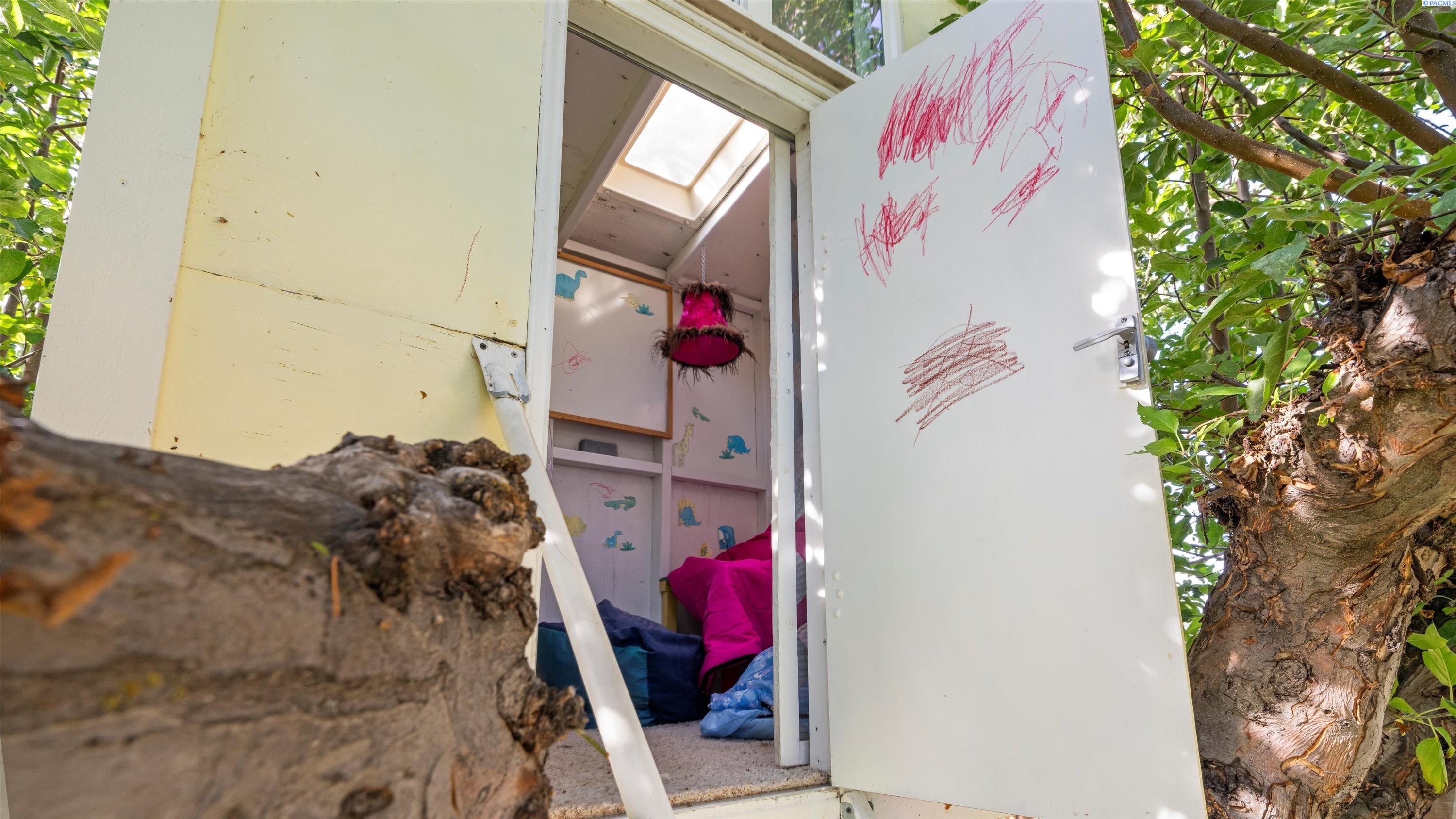 4606 W Grand Ronde Ave