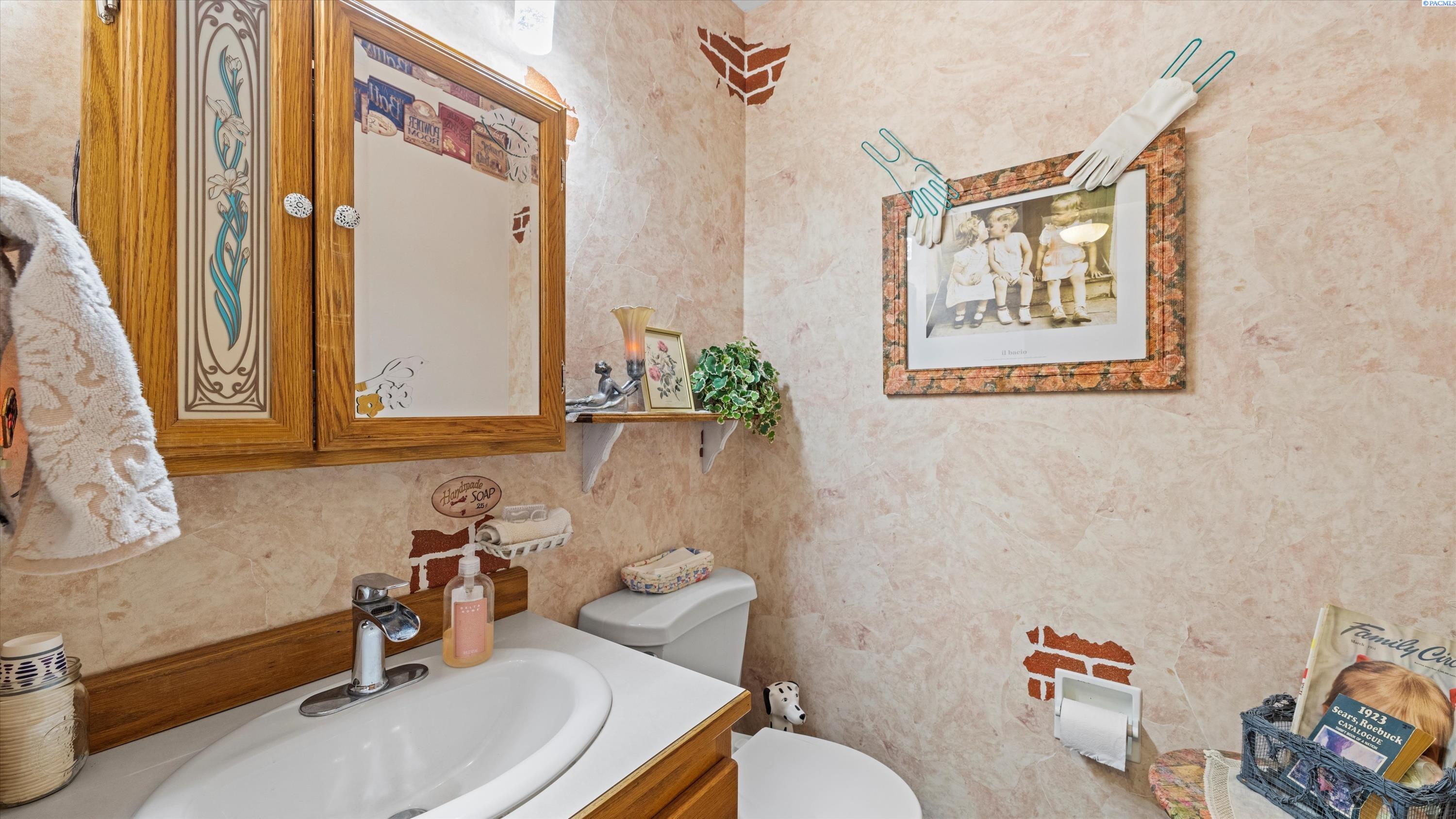 4606 W Grand Ronde Ave