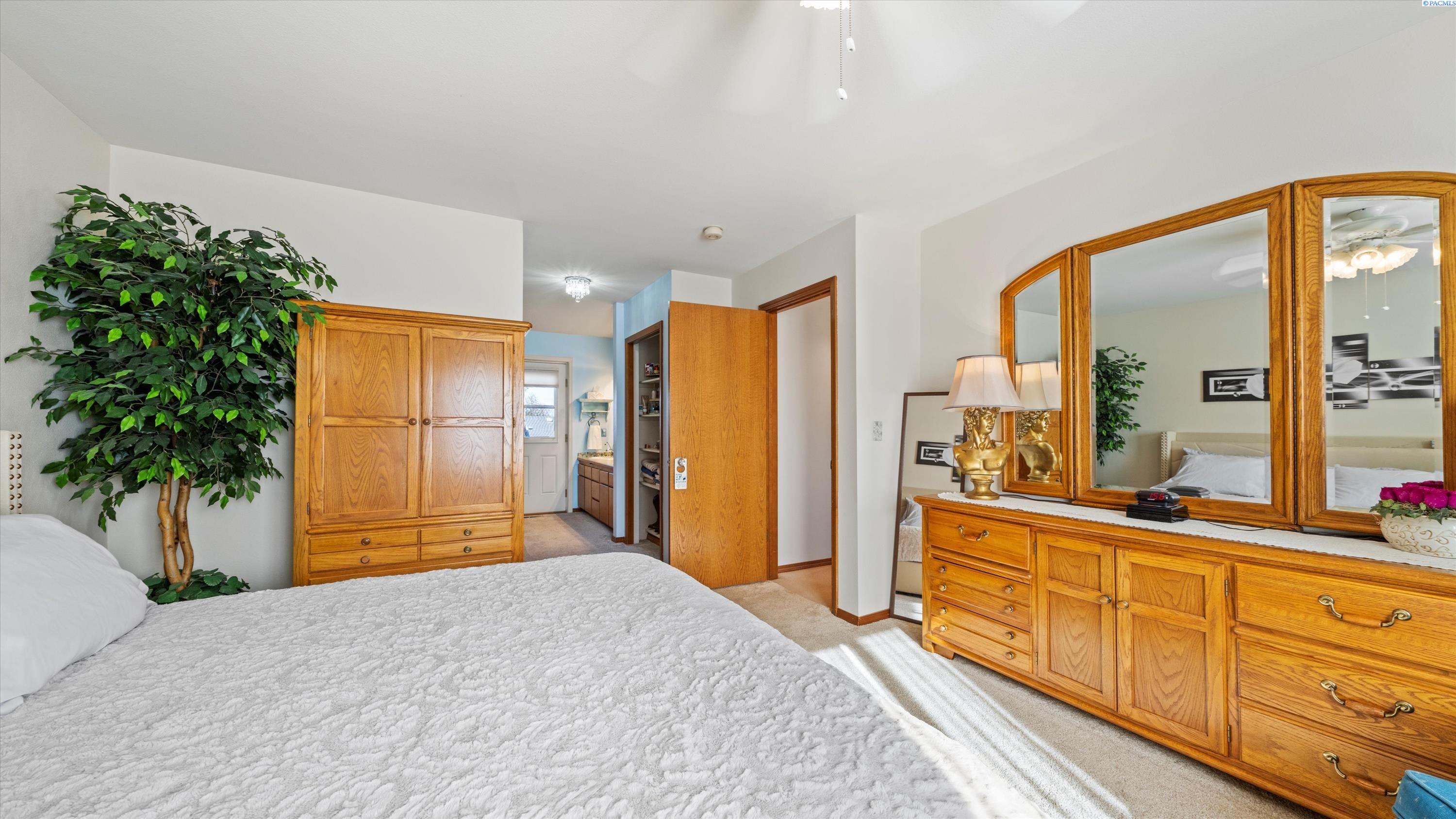 4606 W Grand Ronde Ave