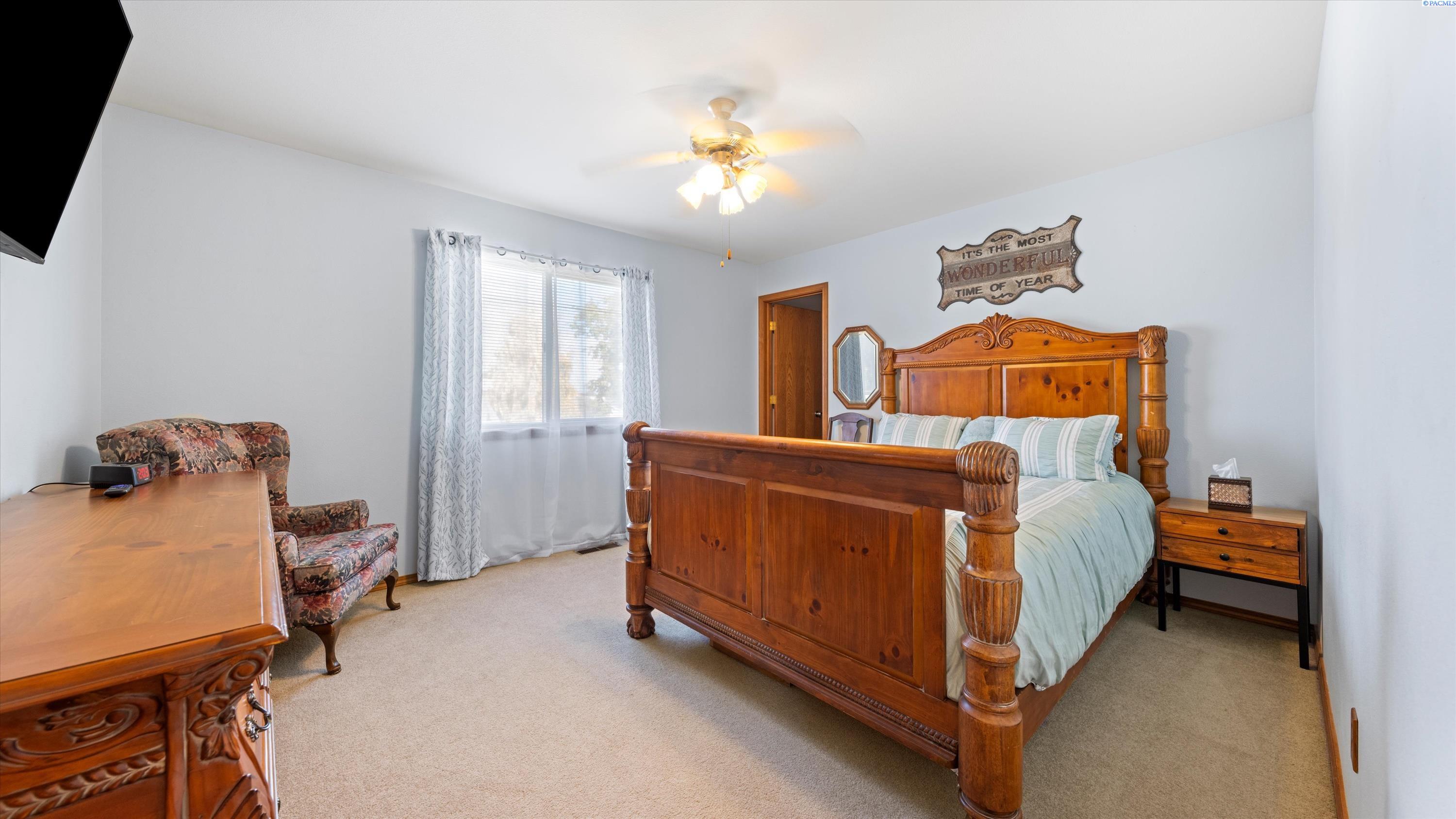 4606 W Grand Ronde Ave