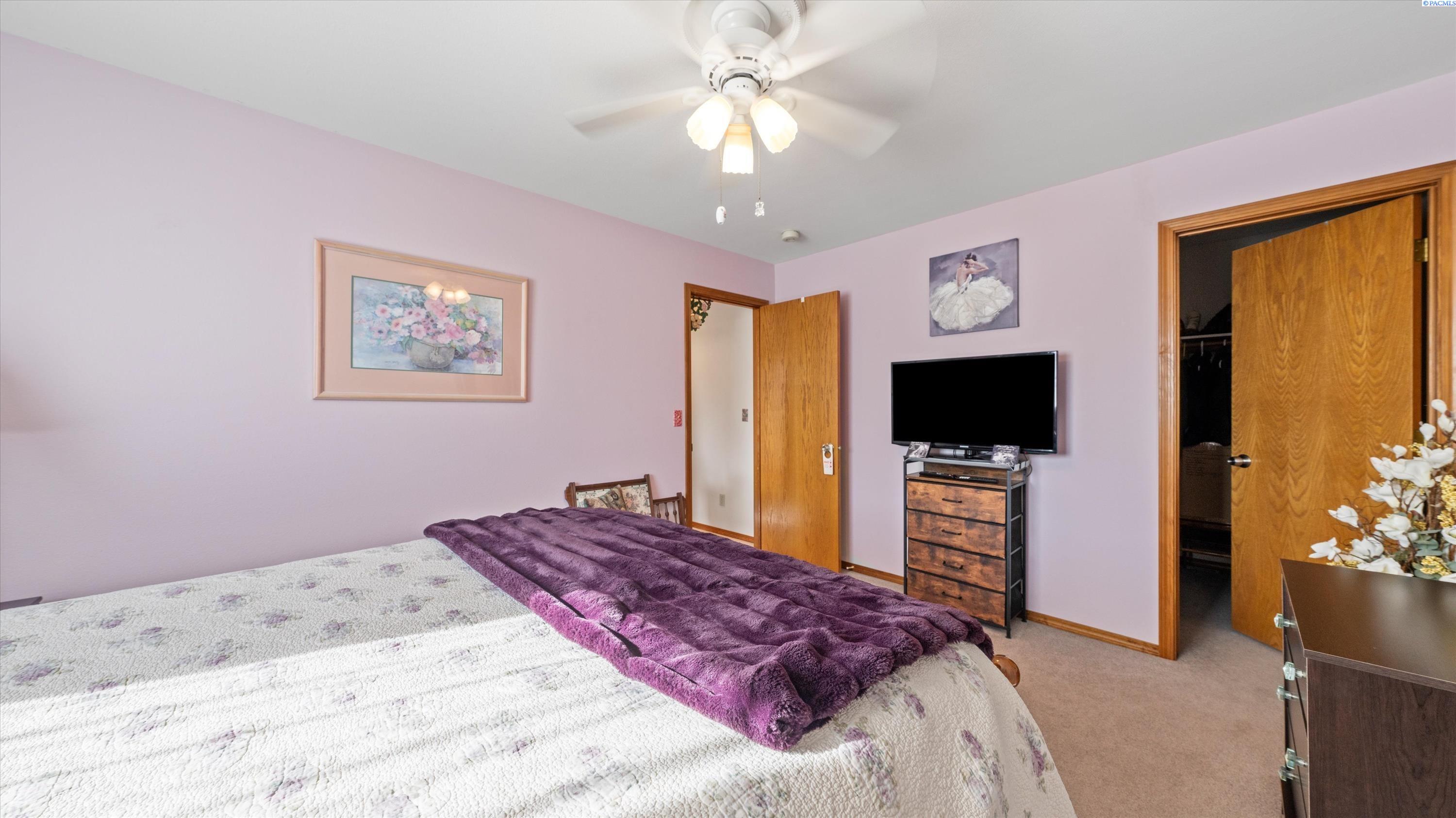 4606 W Grand Ronde Ave