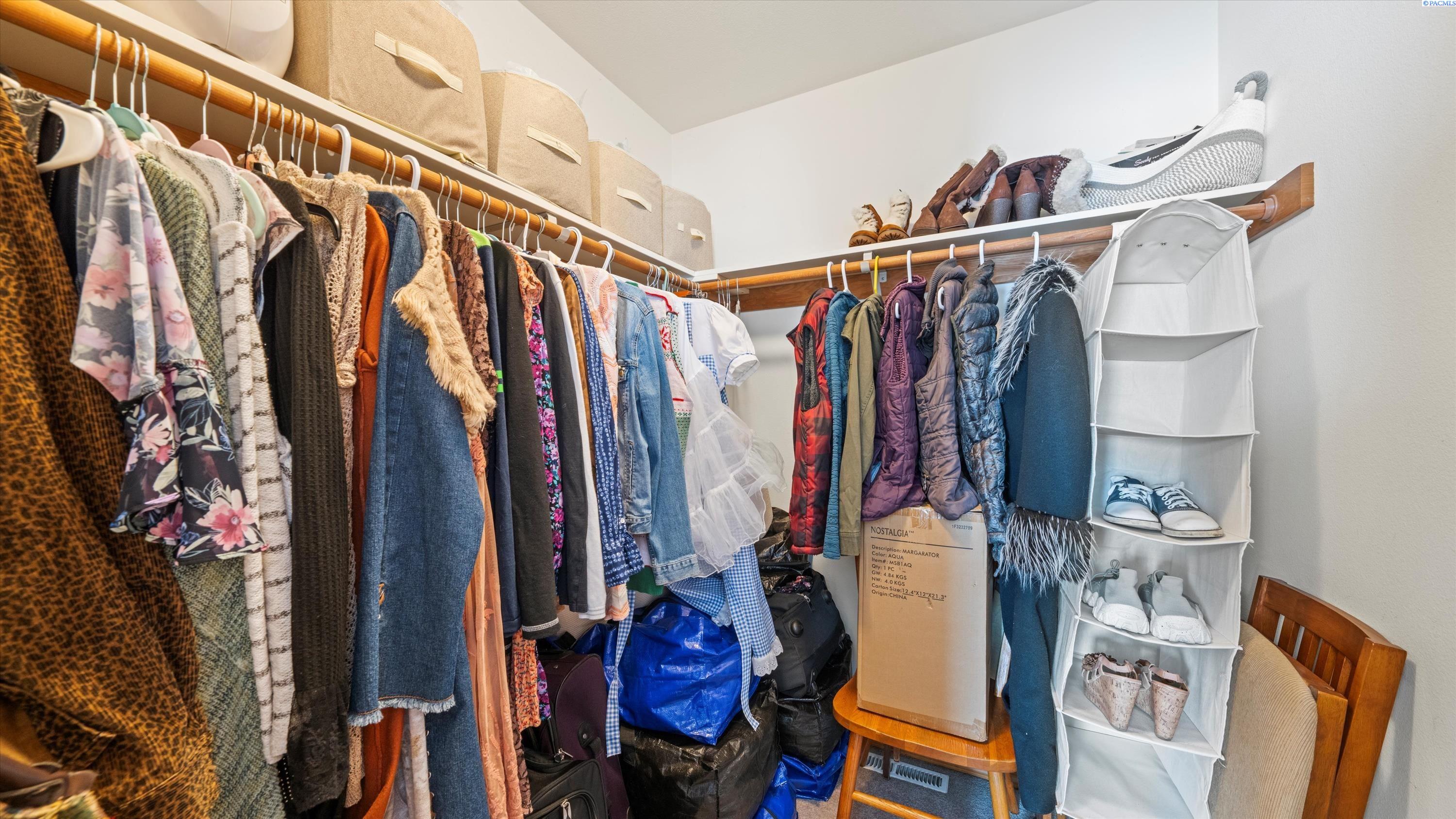 4606 W Grand Ronde Ave