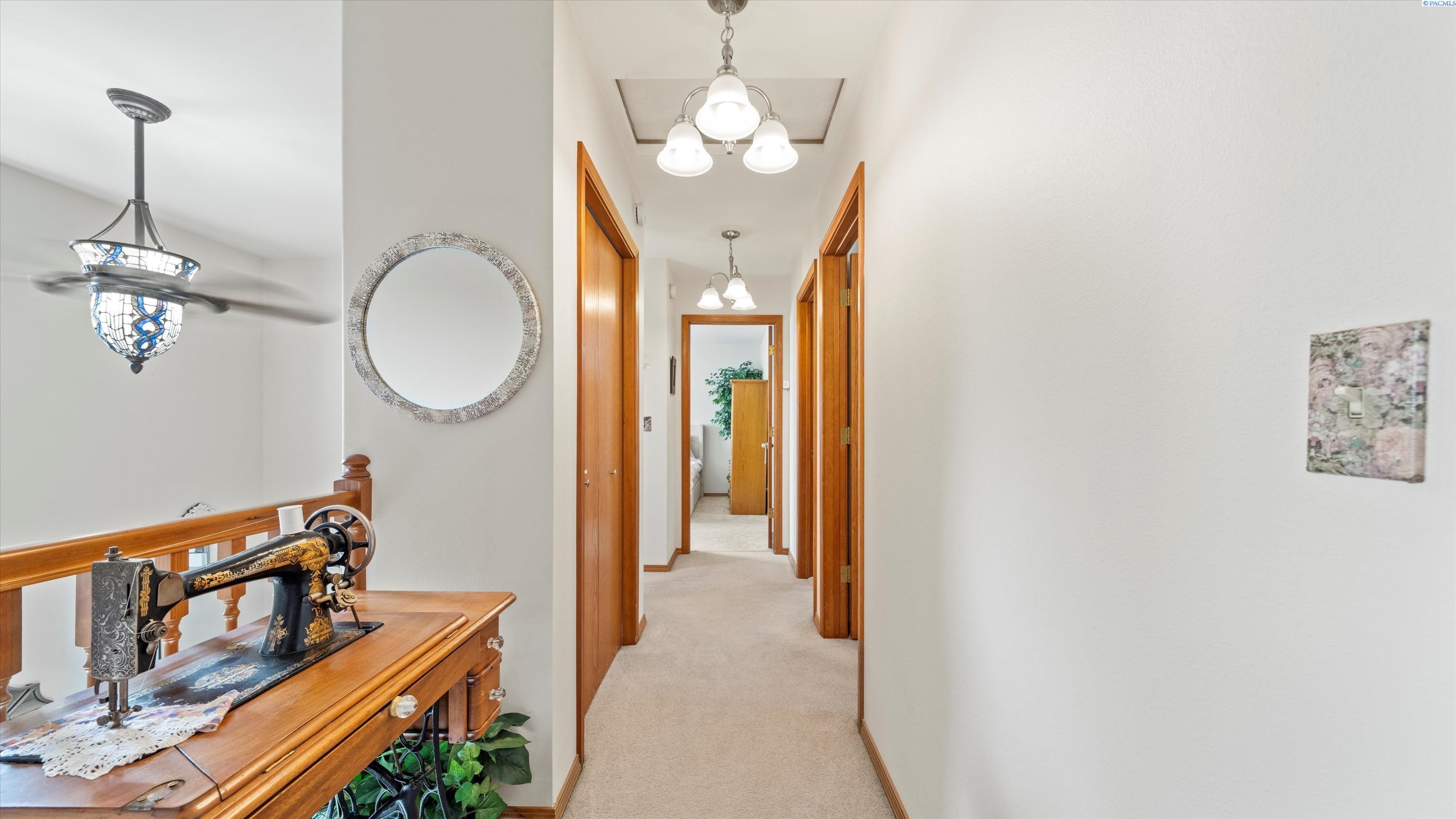 4606 W Grand Ronde Ave