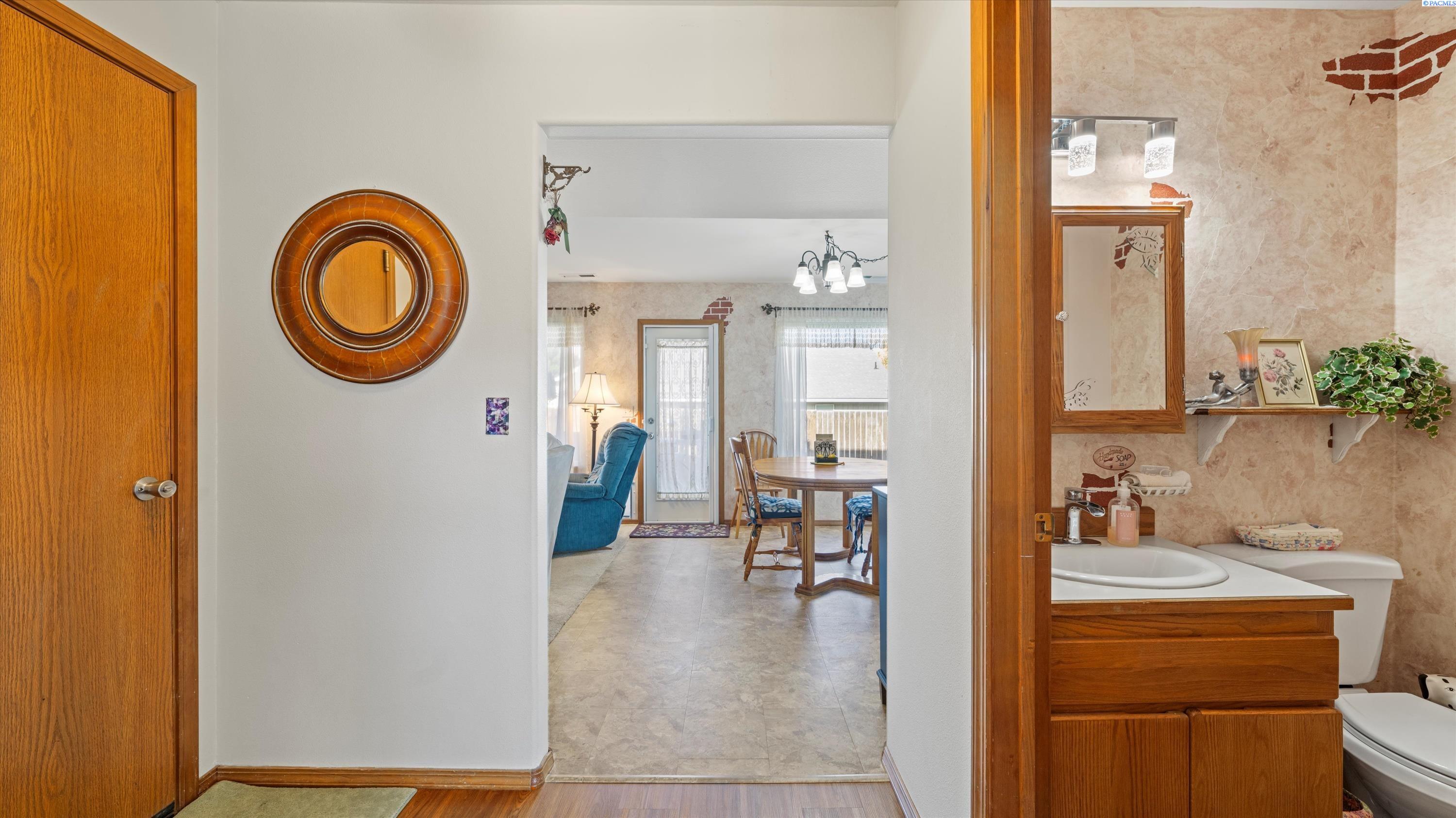 4606 W Grand Ronde Ave