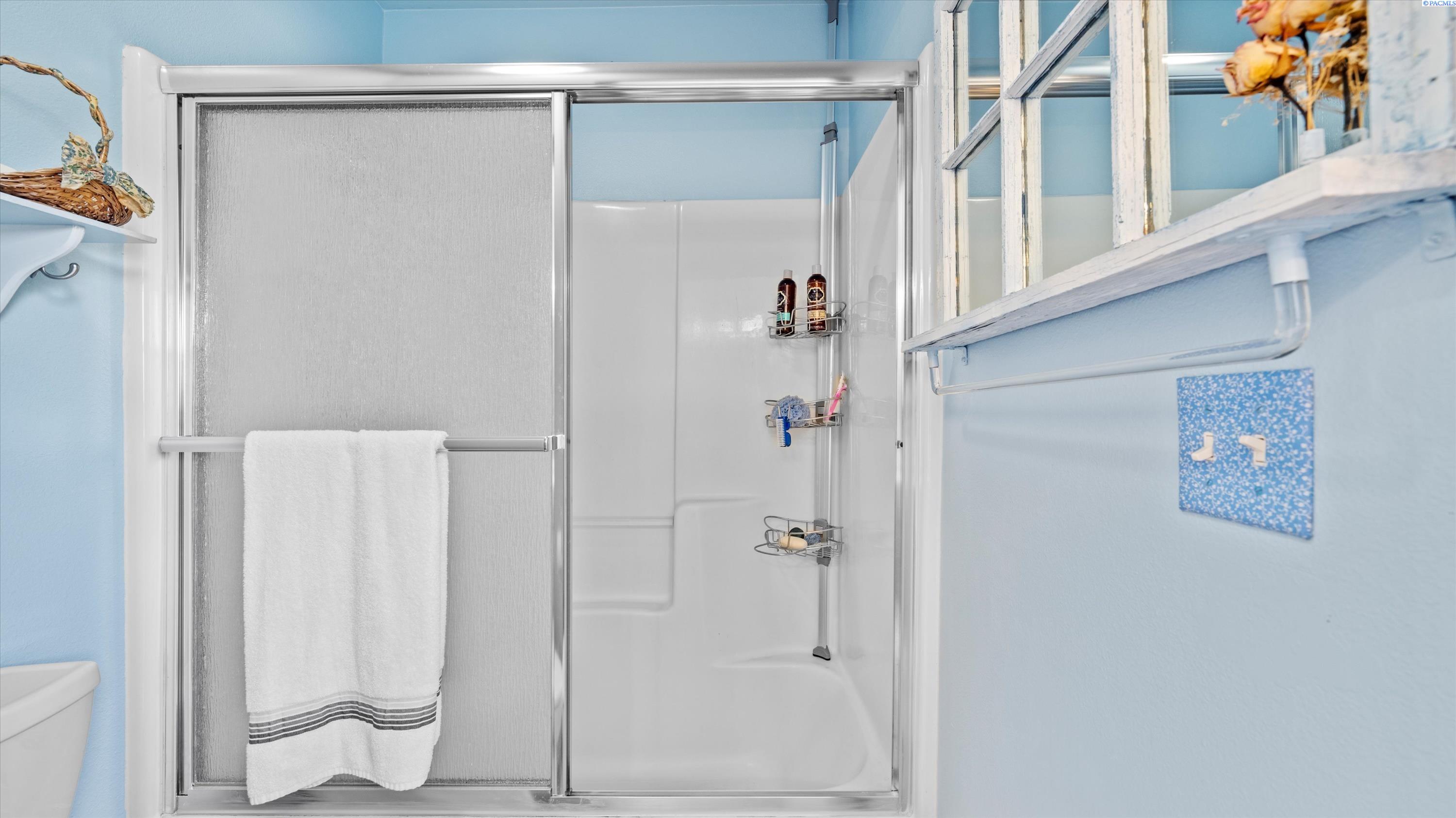 4606 W Grand Ronde Ave