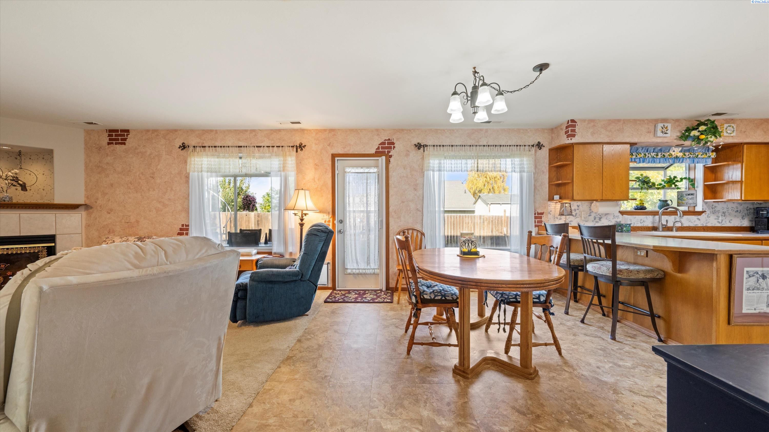 4606 W Grand Ronde Ave