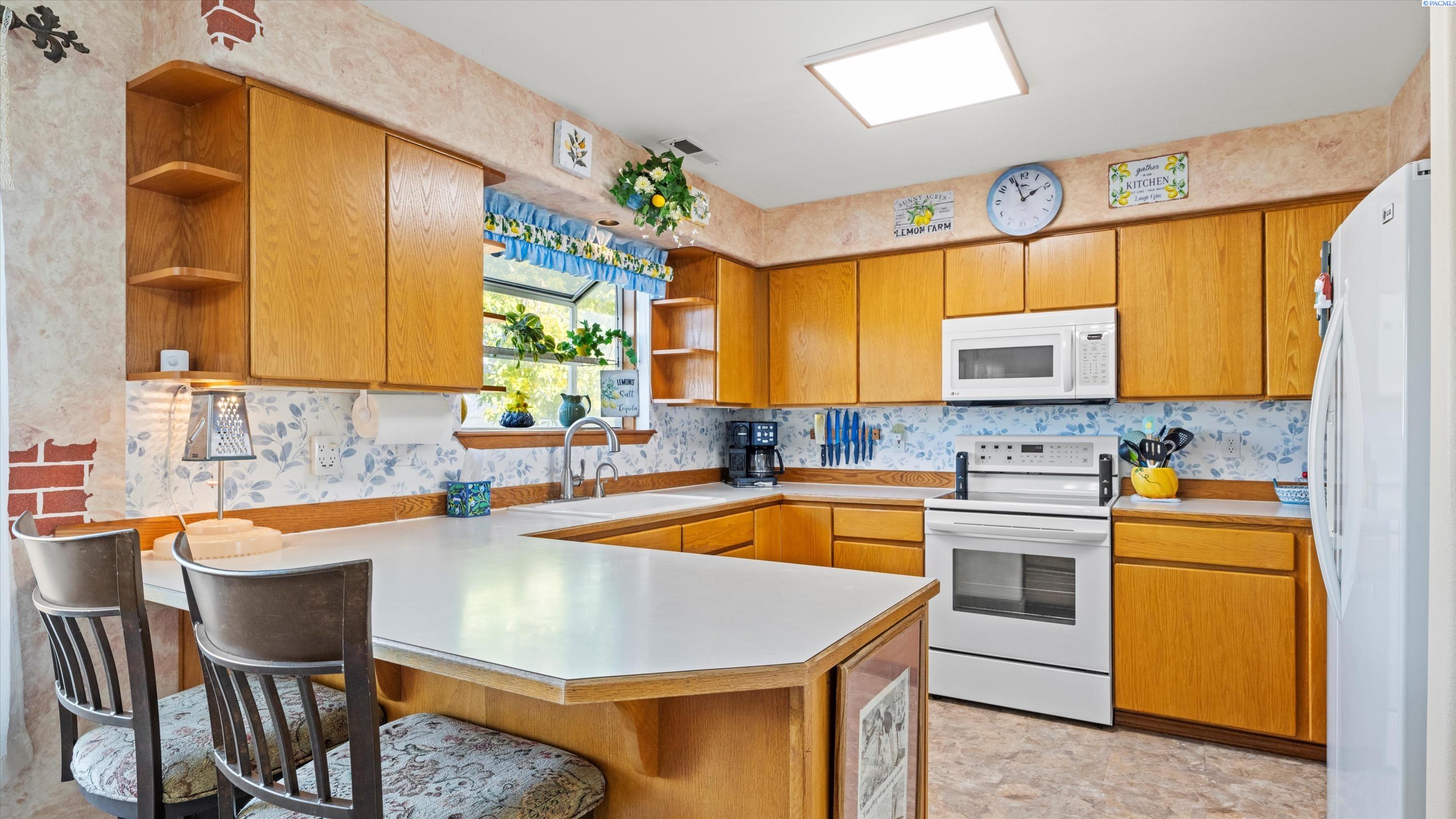 4606 W Grand Ronde Ave