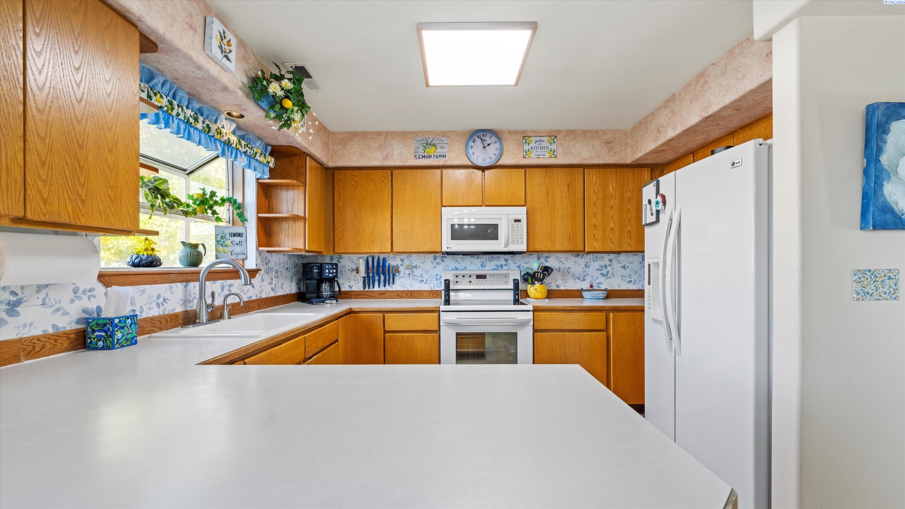 4606 W Grand Ronde Ave