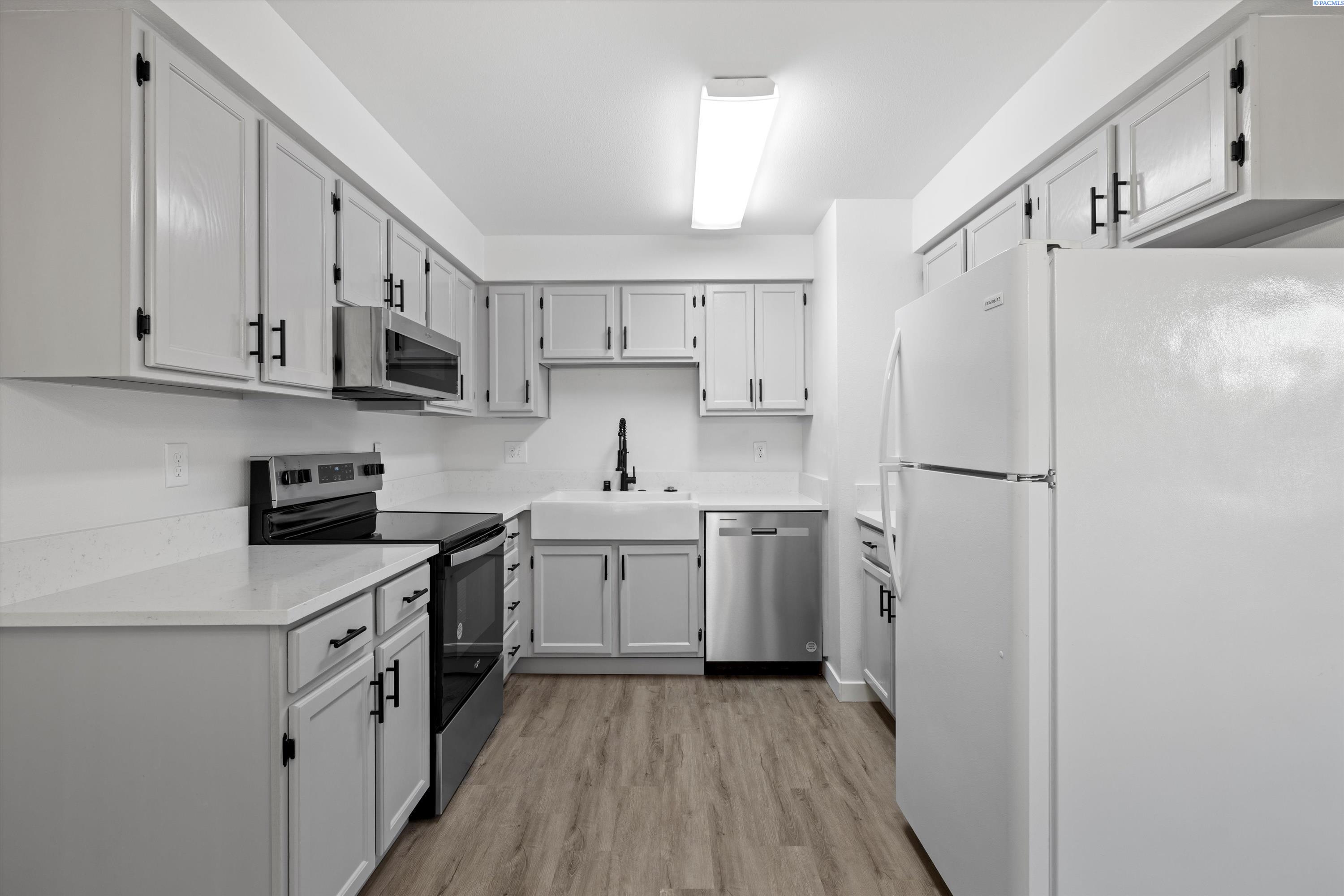 3121 W Hood Ave E203